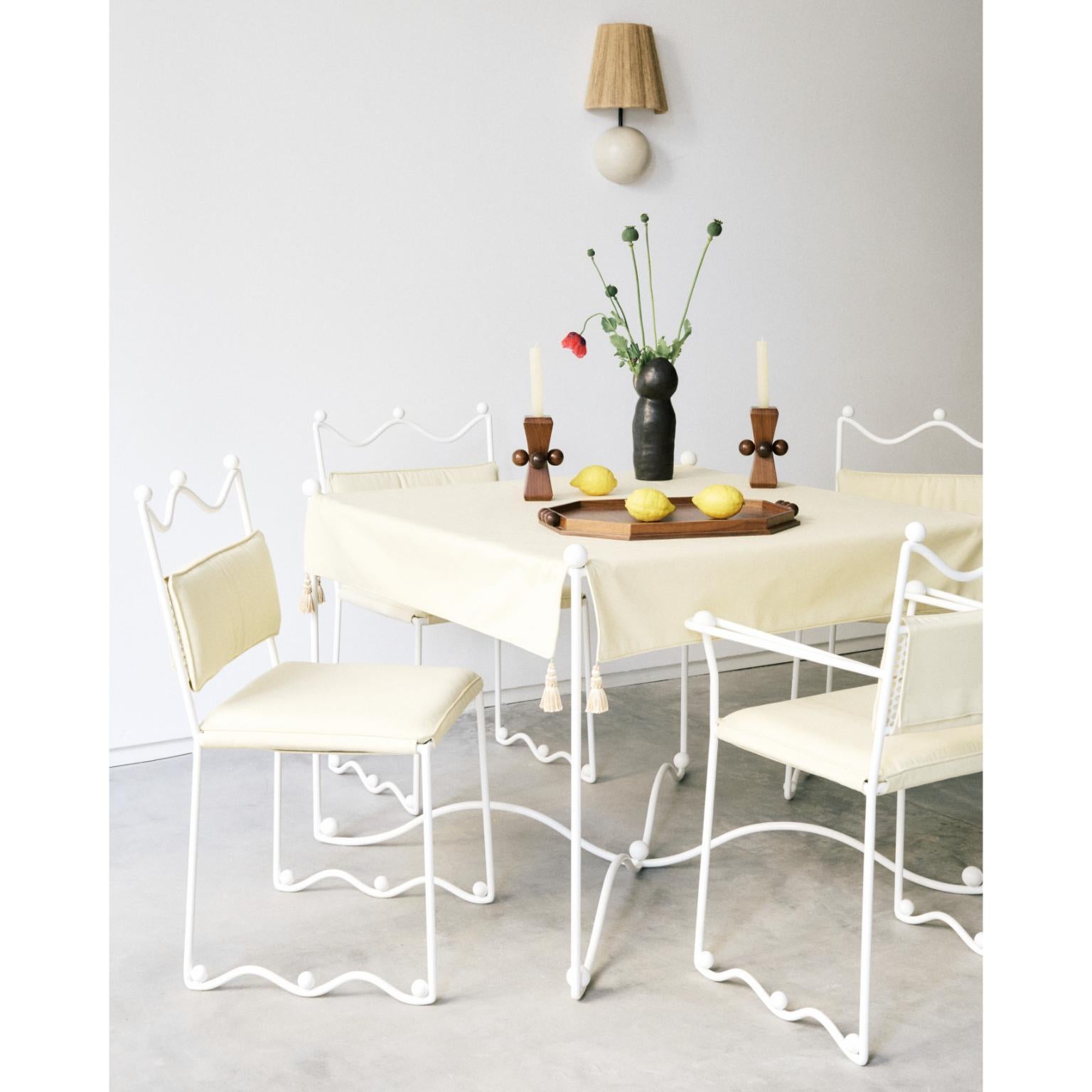 Français Table et toile de table Reine par EBUR en vente