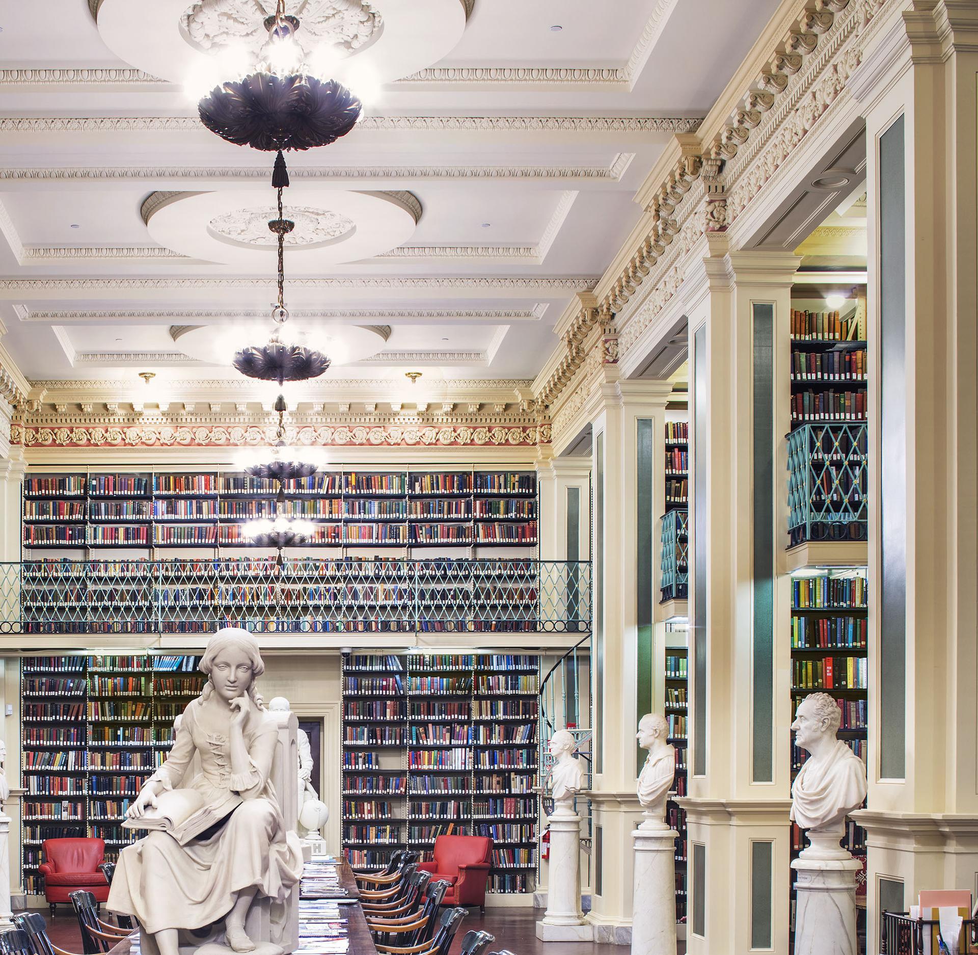 Athenæum, Boston (Braun), Landscape Photograph, von Reinhard Görner