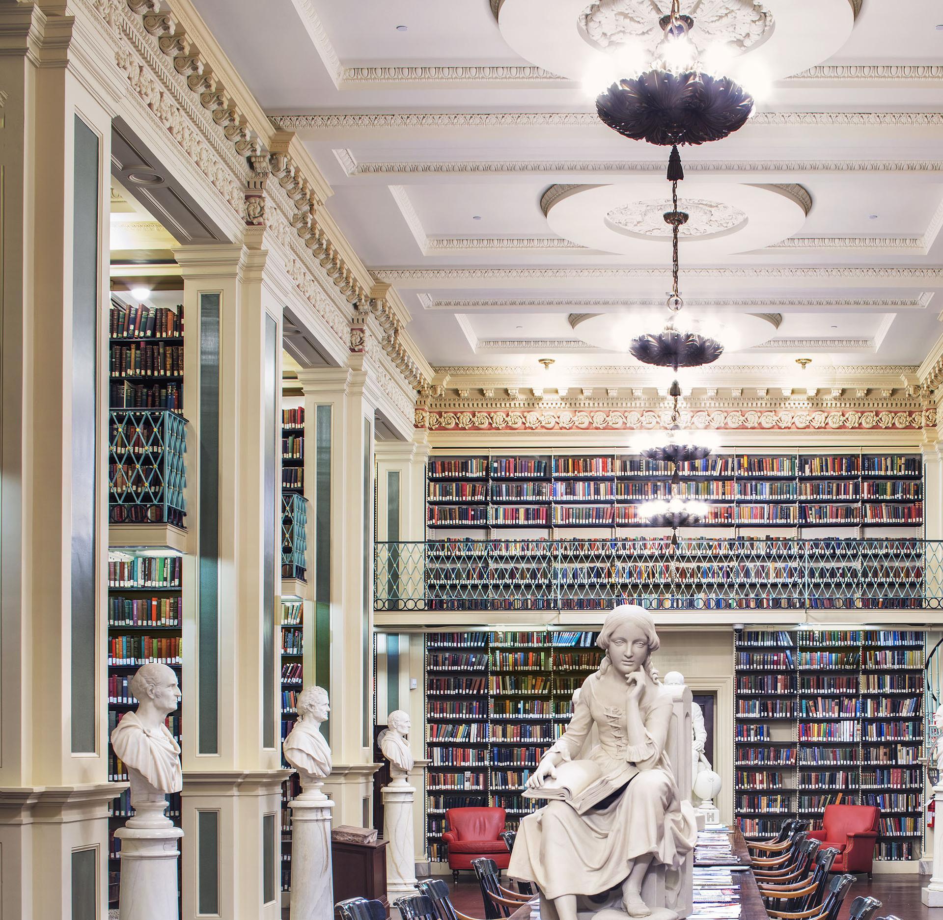 Athenæum, Boston

50 x 50 Zoll
Ausgabe von 10
$6,000

60 x 60 Zoll
Ausgabe von 7
$9,000

70 x 70 Zoll
Ausgabe von 5
$11,000

signiert und nummeriert auf dem Label, verso

Papier ist auf das Bild zugeschnitten: tatsächliche Bildgröße angegeben