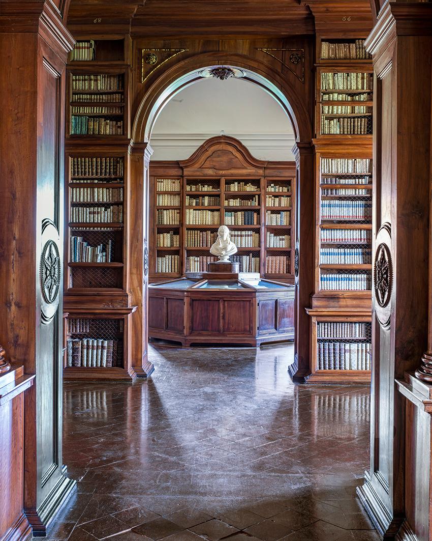 Reinhard Görner Color Photograph – Bibliothek Classense, Ravenna