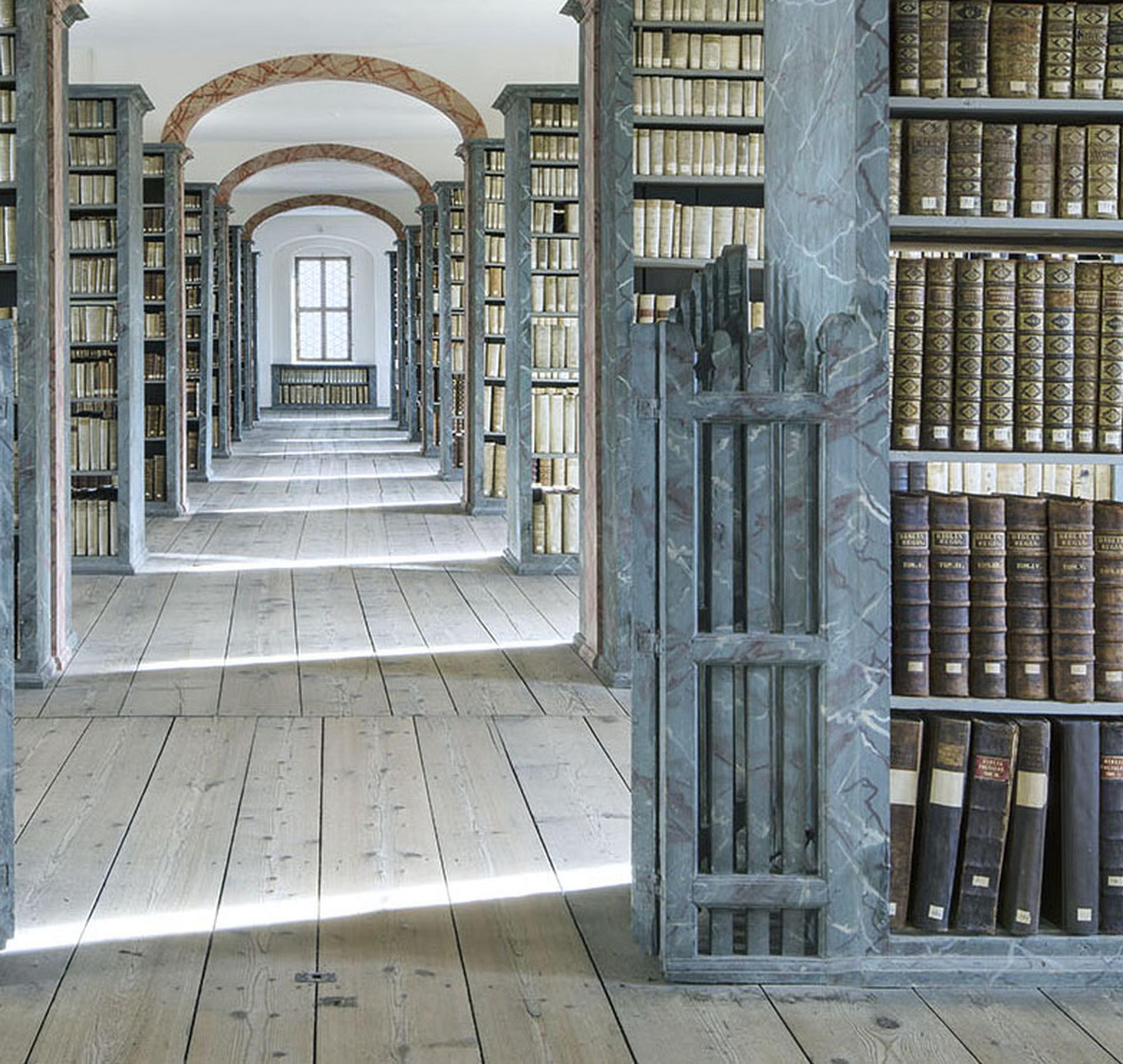 Francke Foundations II, Bibliothek, Halle, Deutschland, Architekturfotografie (Grau), Landscape Photograph, von Reinhard Görner