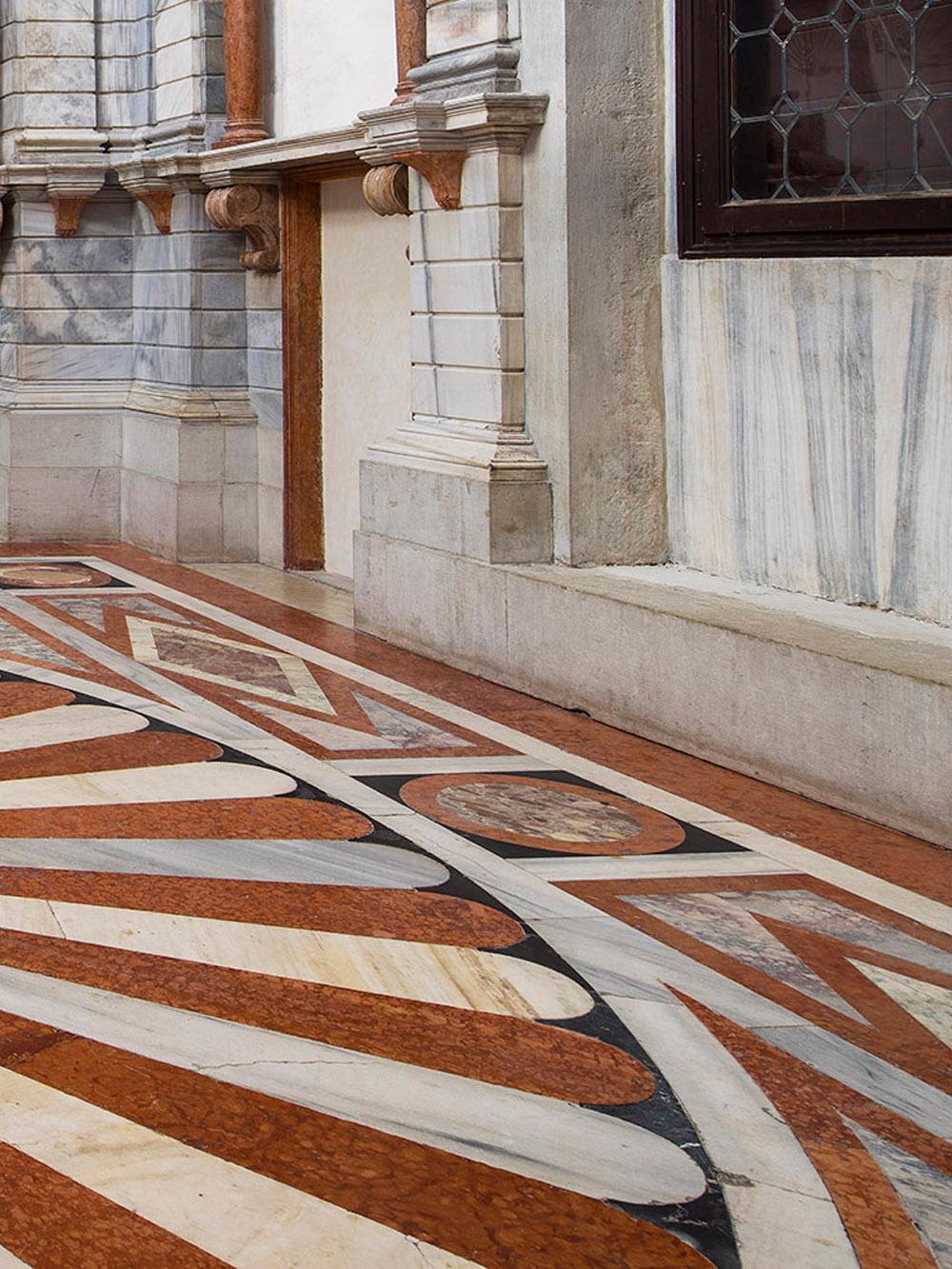 Reinhard Görner, Ganymed, Palazzo Grimani, Venice, Italy.

In this monumental photograph, a sculpture depicting the Kidnapping of Ganymed is suspended in the center of the vault, decorated by lacunae. The image combines the unique geometric