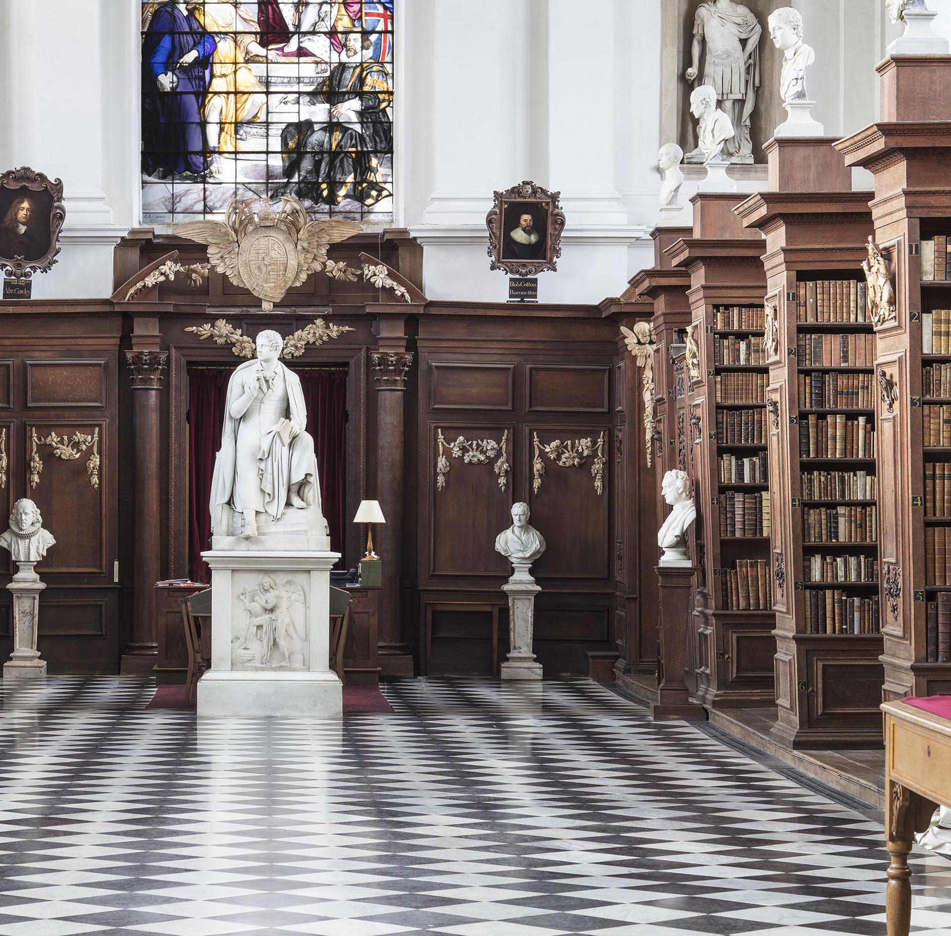 A masterpiece of Baroque symmetry and intellectual grandeur, Reinhard Görner’s Wren Library, Cambridge captures the timeless elegance of one of Britain’s most revered scholarly spaces. Designed by Sir Christopher Wren, this architectural gem is