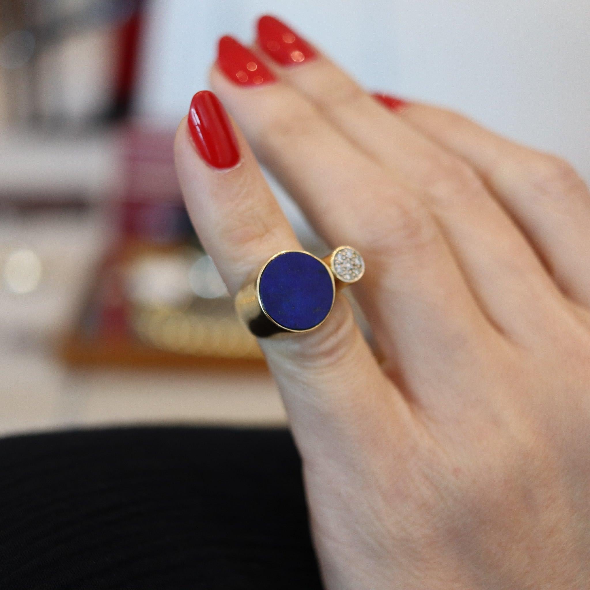 A sculptural ring designed by Reinhold Reiling (1922-1983).

This double cylinder’s ring was created in Pforzheim Germany, by the artist goldsmith Reinhold Reiling circa 1968-1970. The ring has been crafted with modernist geometric patterns in solid