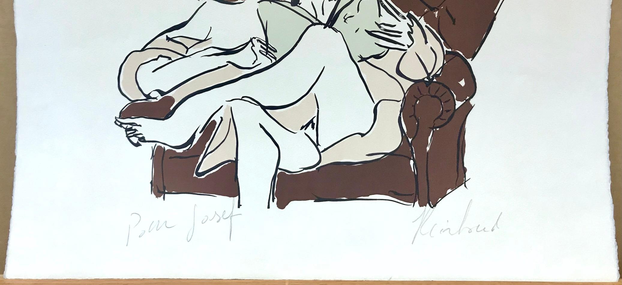 DONNA CHE LEGGE Litografia firmata, Donna seduta in vestaglia rosa con poltrona marrone in vendita 2
