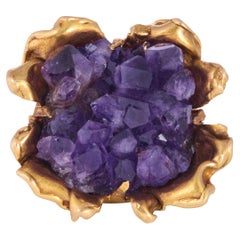 Spilla Maahiset (folletti della terra) in ametista e oro 18 carati di Reino Saastamoinen, 1969