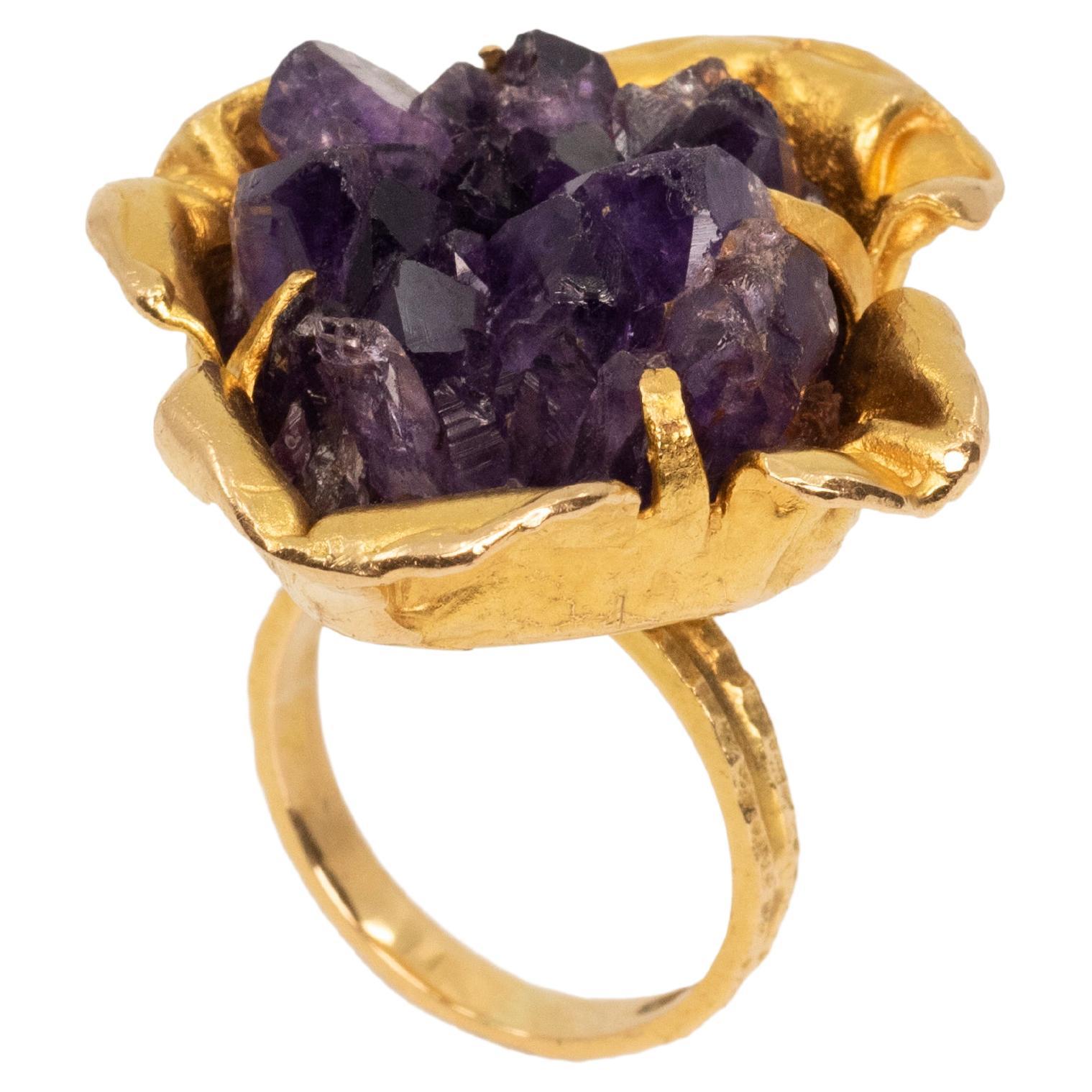 Reino Saastamoinen, Finlande, Bague "Earth Imps" en améthyste et or 18 carats, 1969 en vente