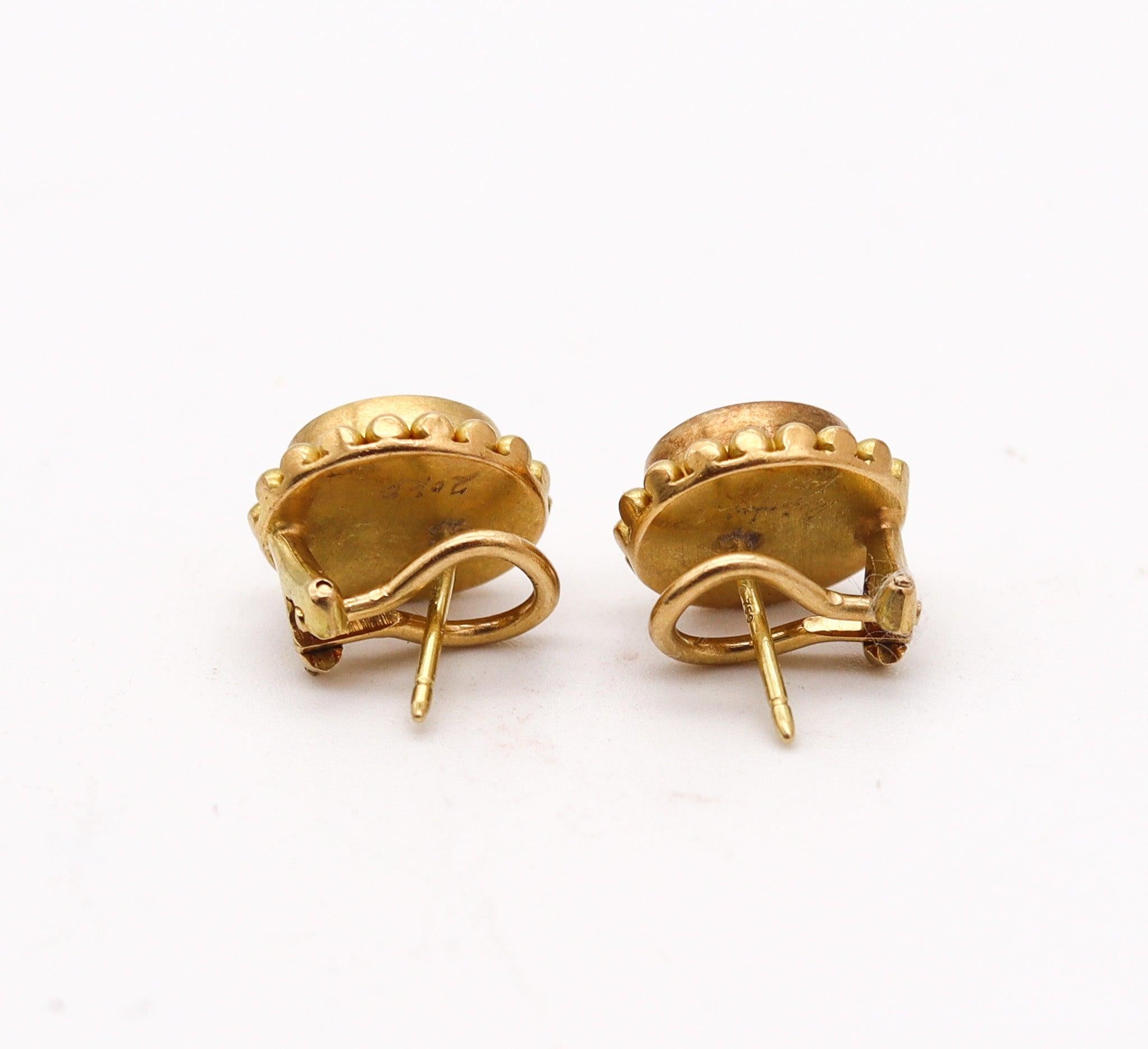 Oval Cut REINSTEIN ROSS Clips-On Earrings In Brushed 20Kt Yellow Gold With Vivid Peridots For Sale