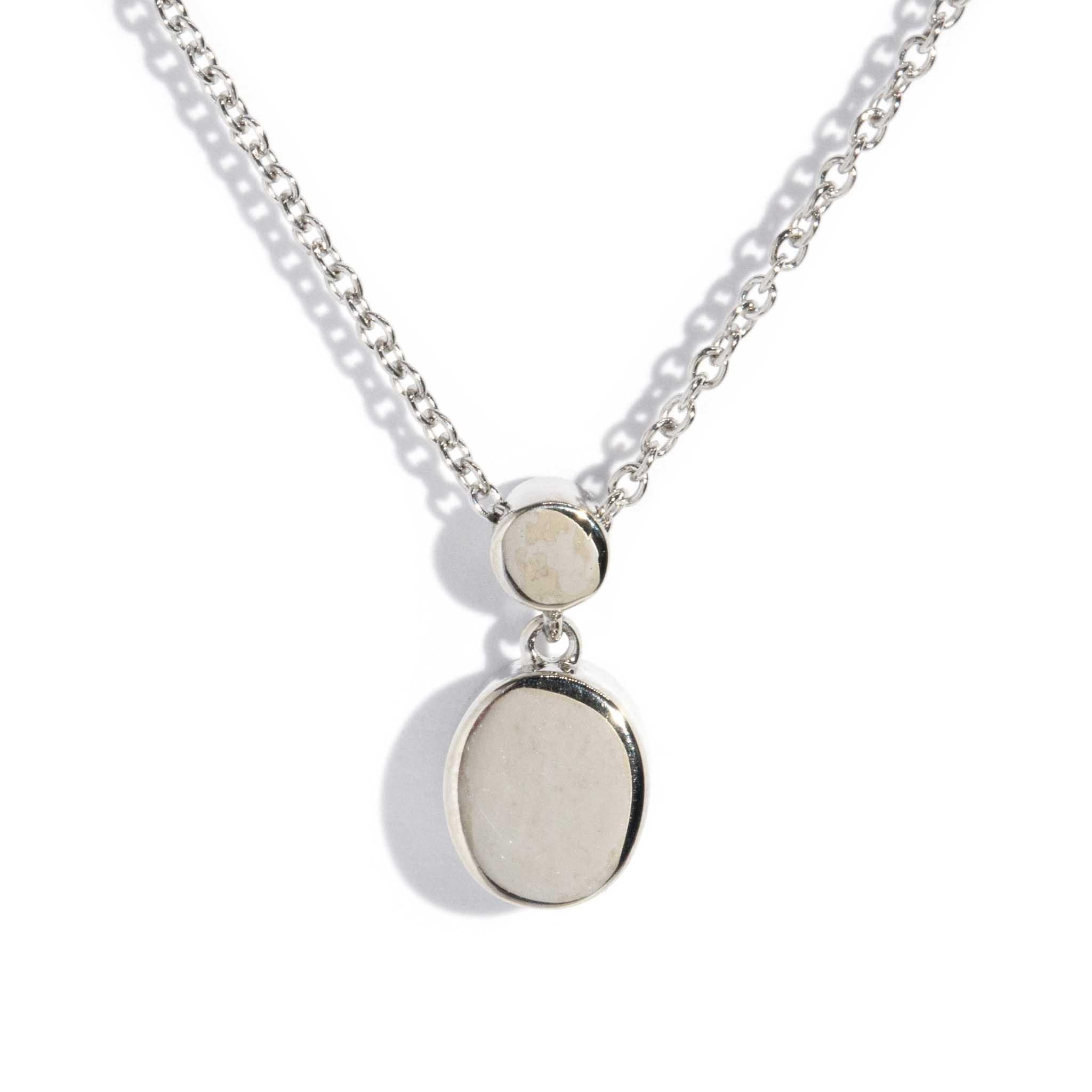 Collier réinventé en or blanc 18 carats avec émeraudes naturelles et diamants de 0,70 carat en vente 1