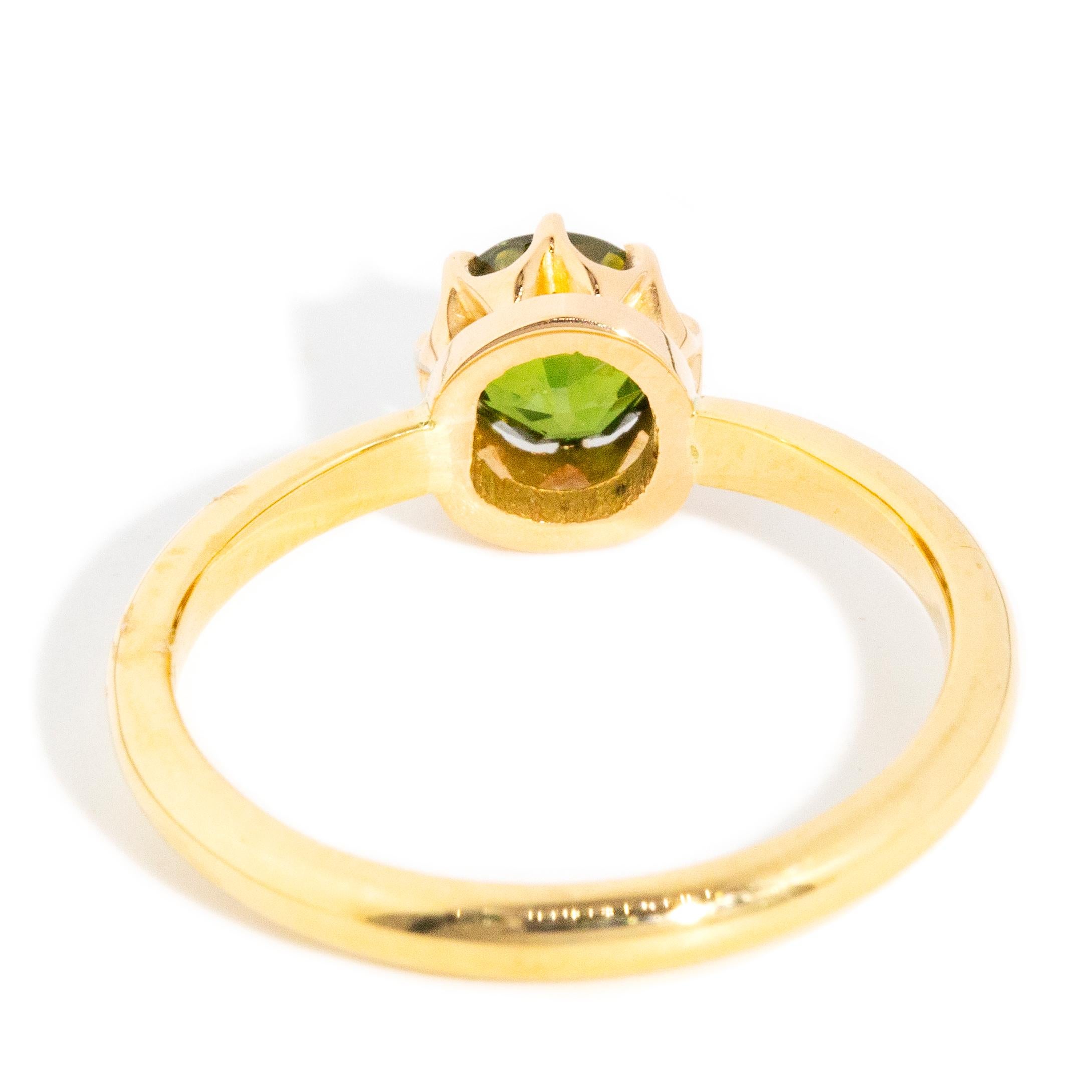 Reinvented 1.27 Carat Green Oval Sapphire Solitaire Ring 18 Carat Yellow Gold For Sale 4