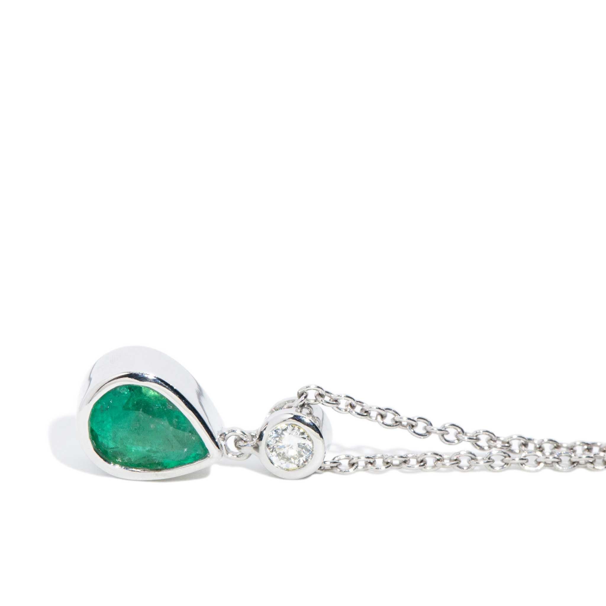 Collana Reinvented con smeraldo verde naturale e diamanti in oro bianco 18 carati In condizioni buone in vendita a Hamilton, AU