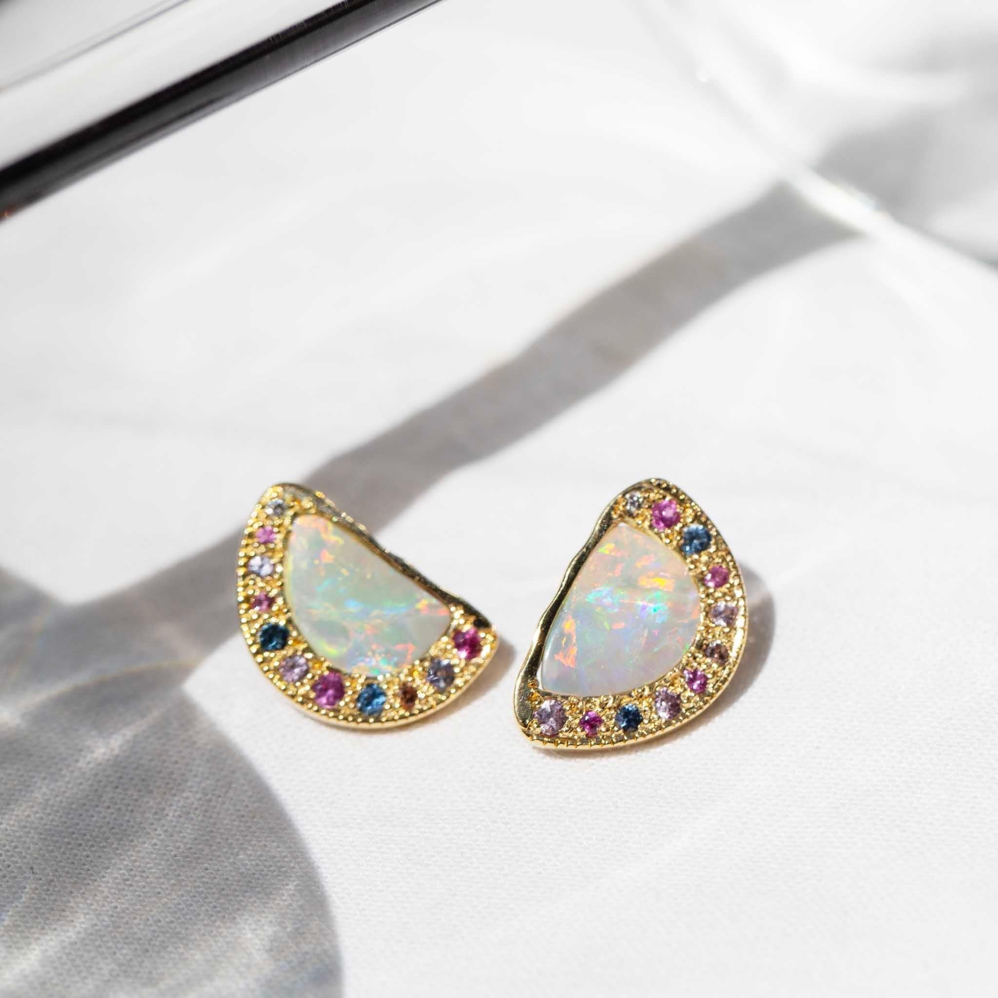 Boucles d'oreilles réinventées vintage en or 18 carats, opale, perle, diamant et saphir en vente 7