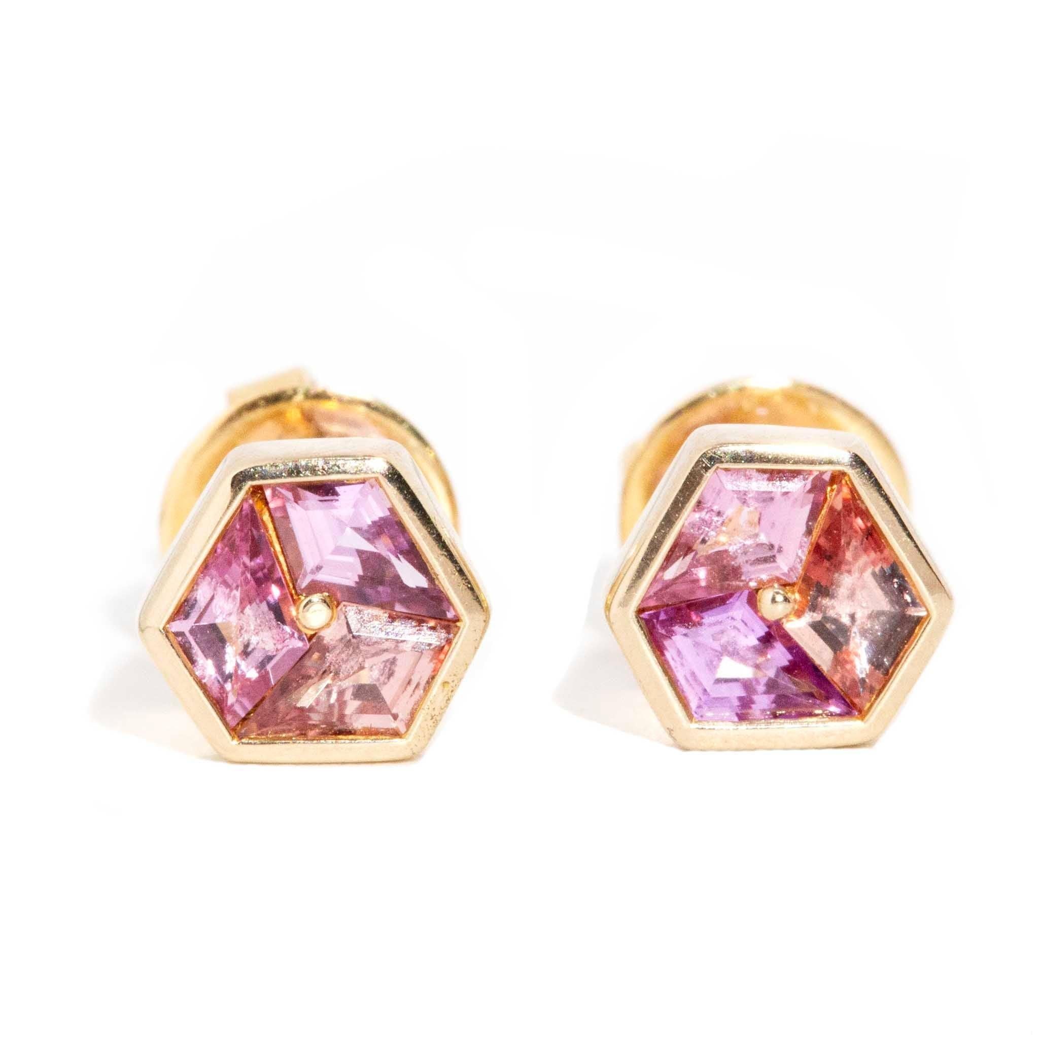 Contemporain Boucles d'oreilles réinventées en or 18 et 15 carats avec saphirs et diamants en vente