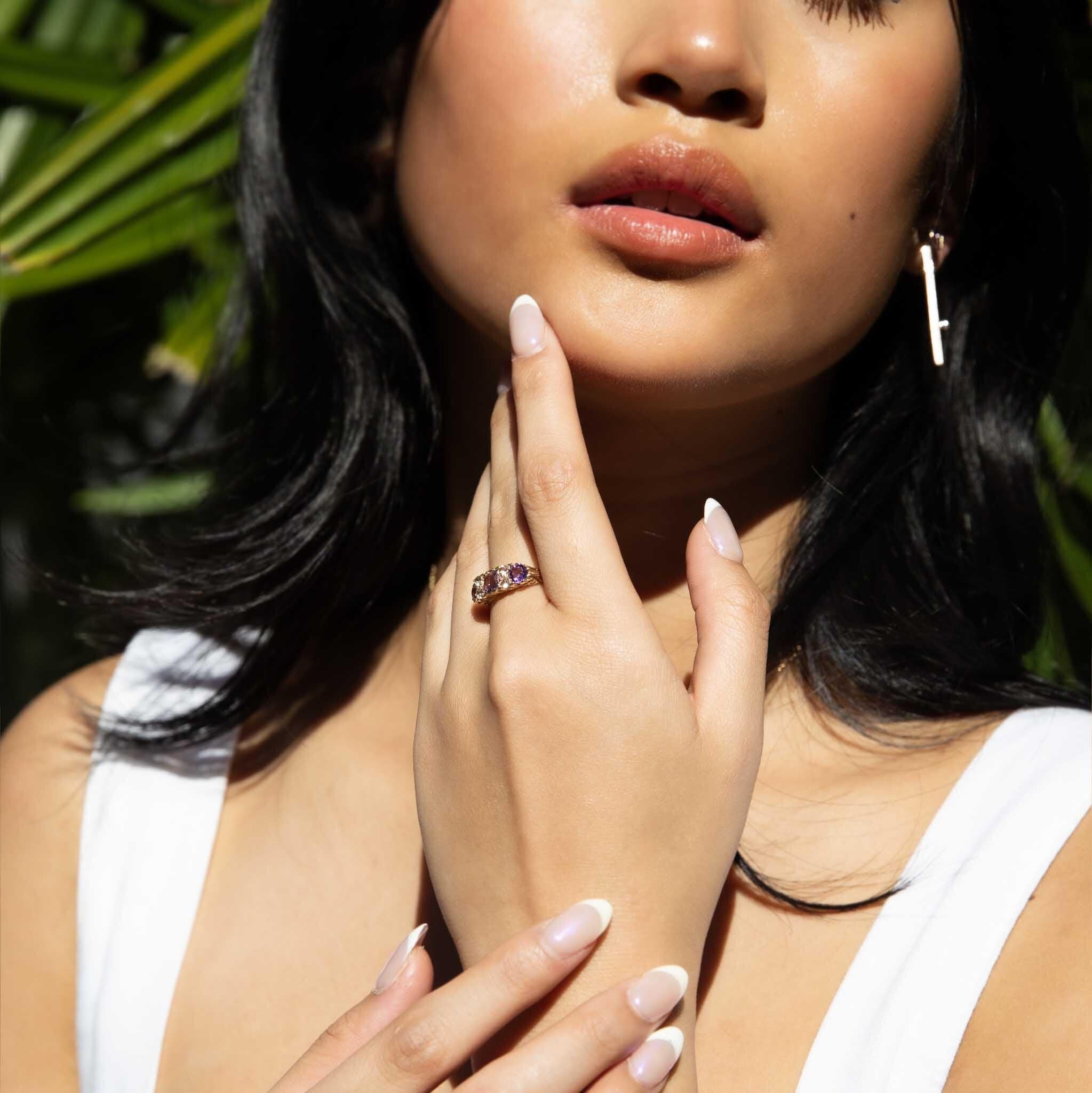 Taille losange Boucles d'oreilles réinventées en or 18 et 15 carats avec saphirs et diamants en vente