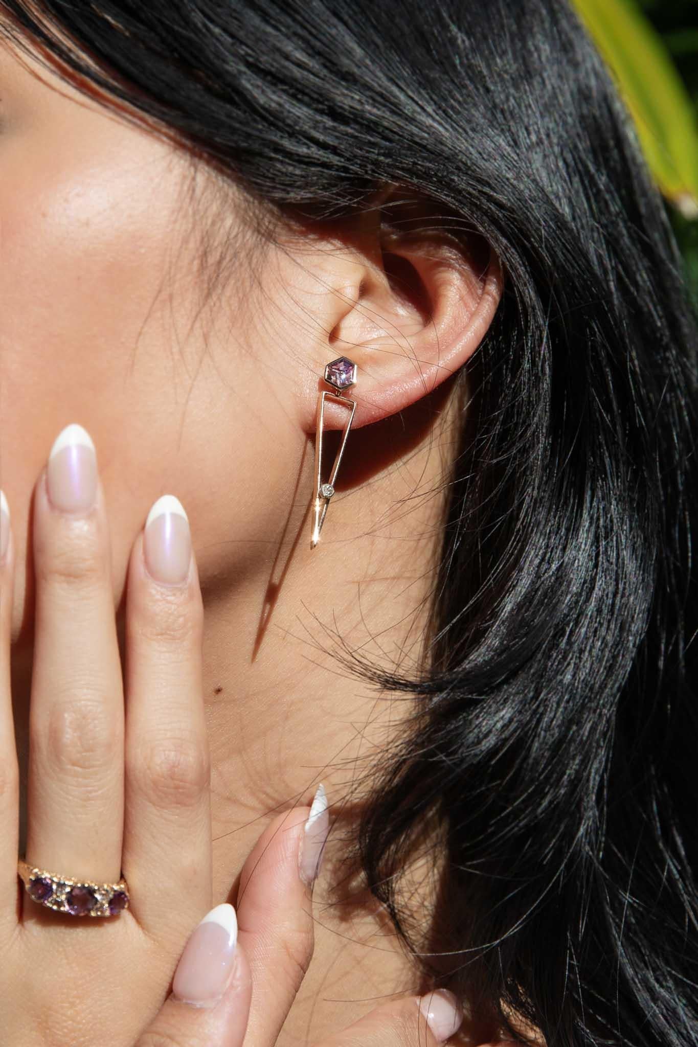Boucles d'oreilles réinventées en or 18 et 15 carats avec saphirs et diamants Pour femmes en vente