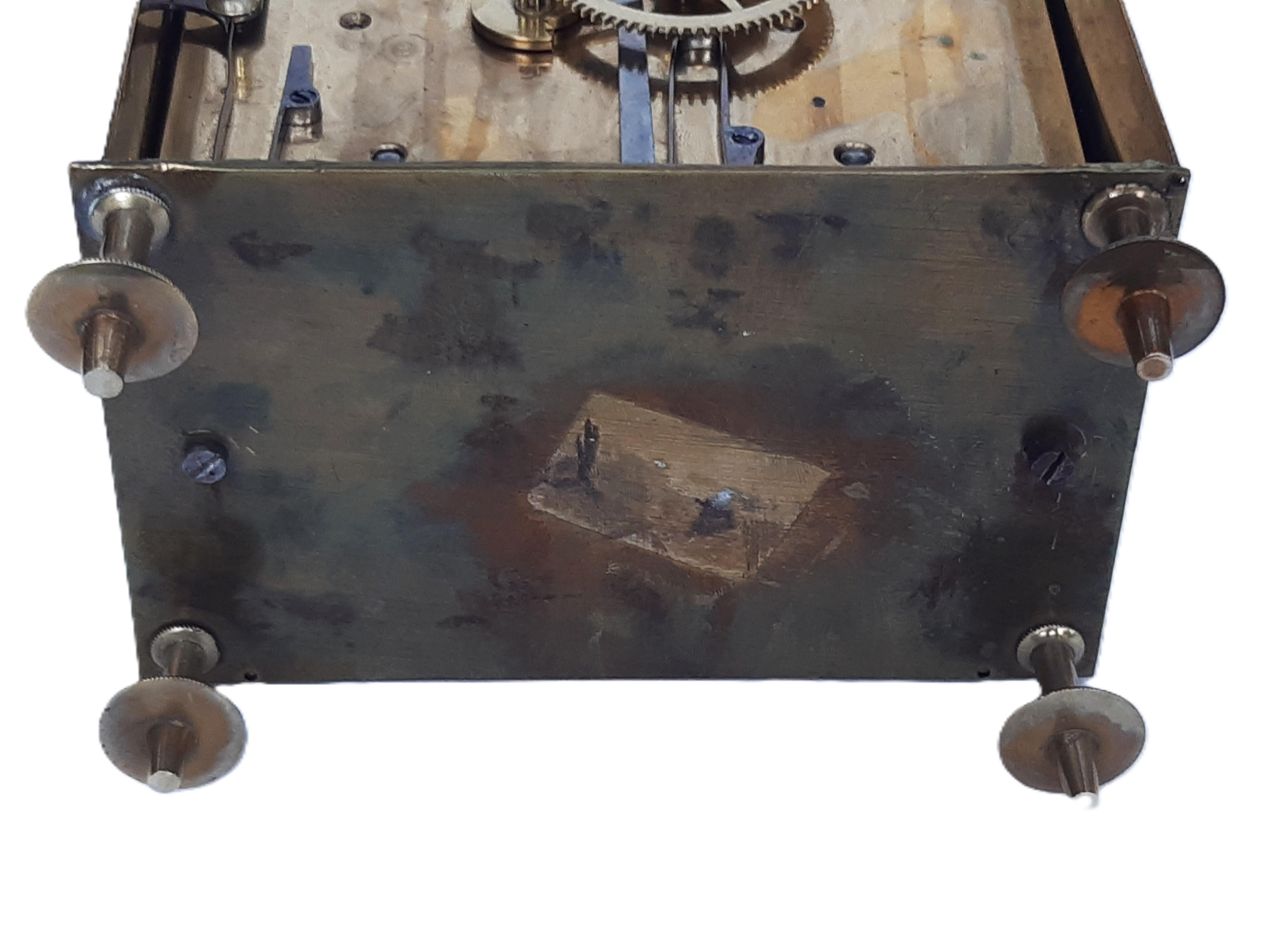 Reiseuhr Capucine Frankreich um 1800, Messinggehäuse, Schlagwerk und Weckerfunk For Sale 7