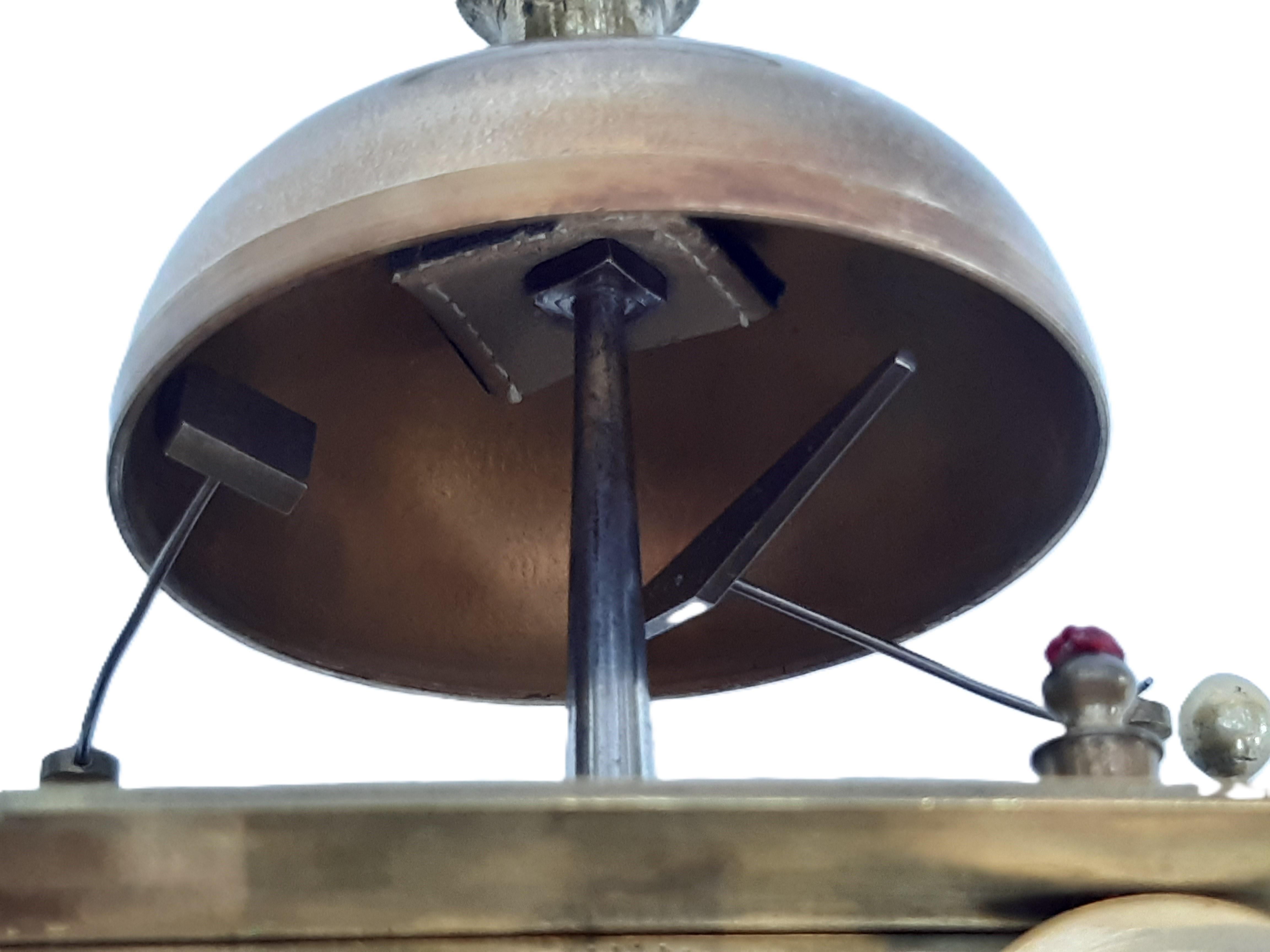 Reiseuhr Capucine Frankreich um 1800, Messinggehäuse, Schlagwerk und Weckerfunk For Sale 8