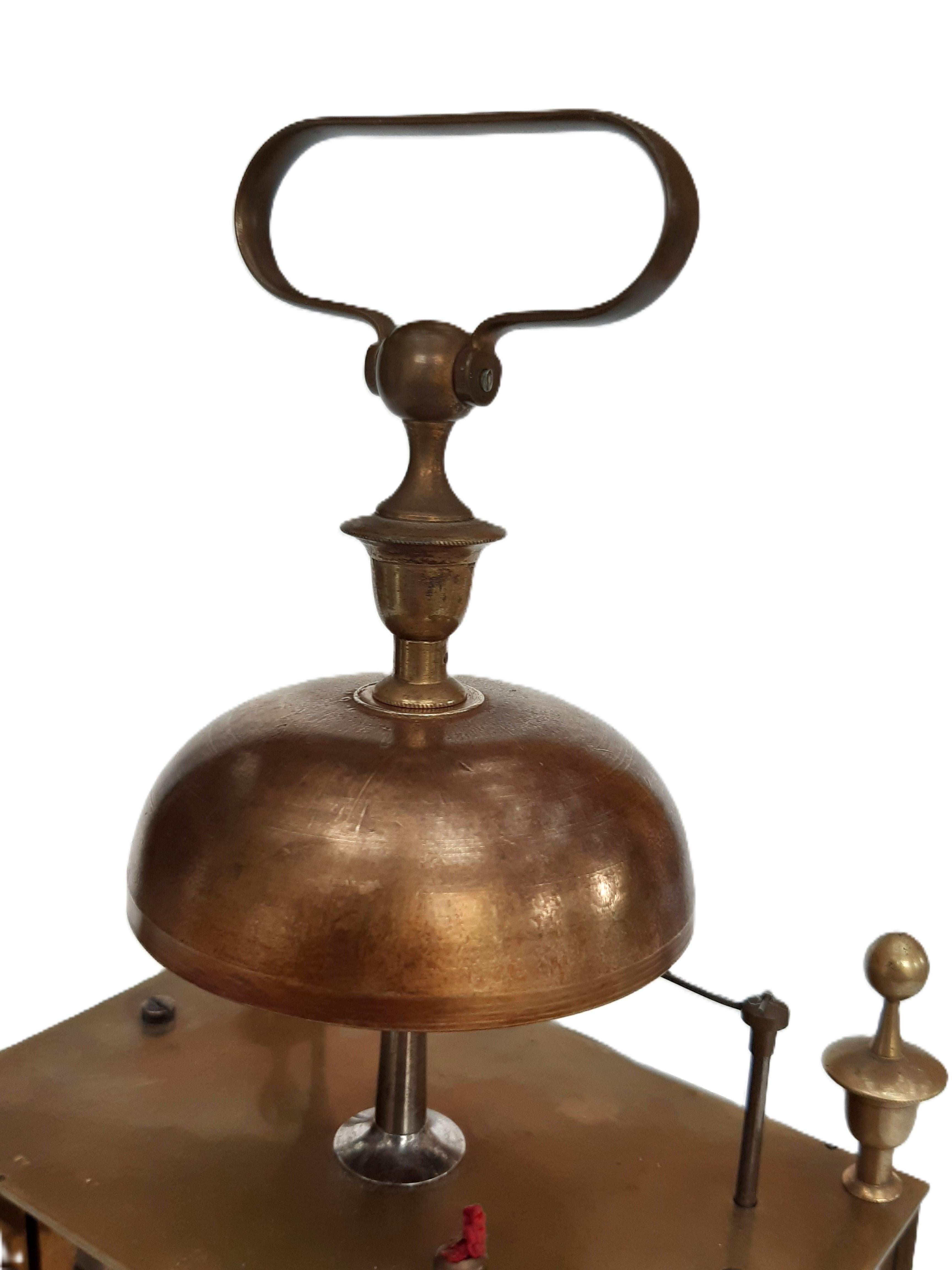 Reiseuhr Capucine Frankreich um 1800, Messinggehäuse, Schlagwerk und Weckerfunk In Good Condition For Sale In Aachen, DE