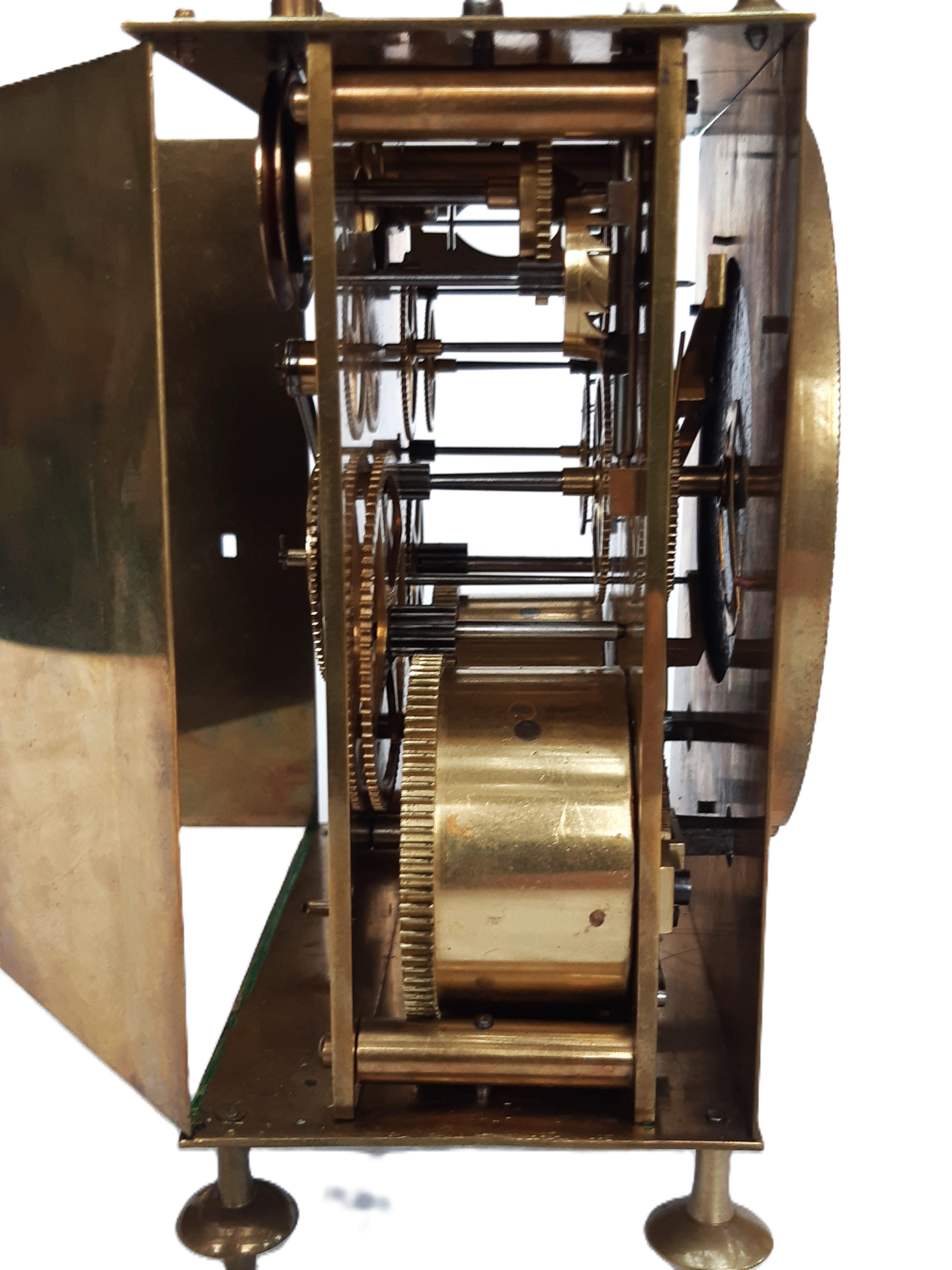 Reiseuhr Capucine Frankreich um 1800, Messinggehäuse, Schlagwerk und Weckerfunk For Sale 1