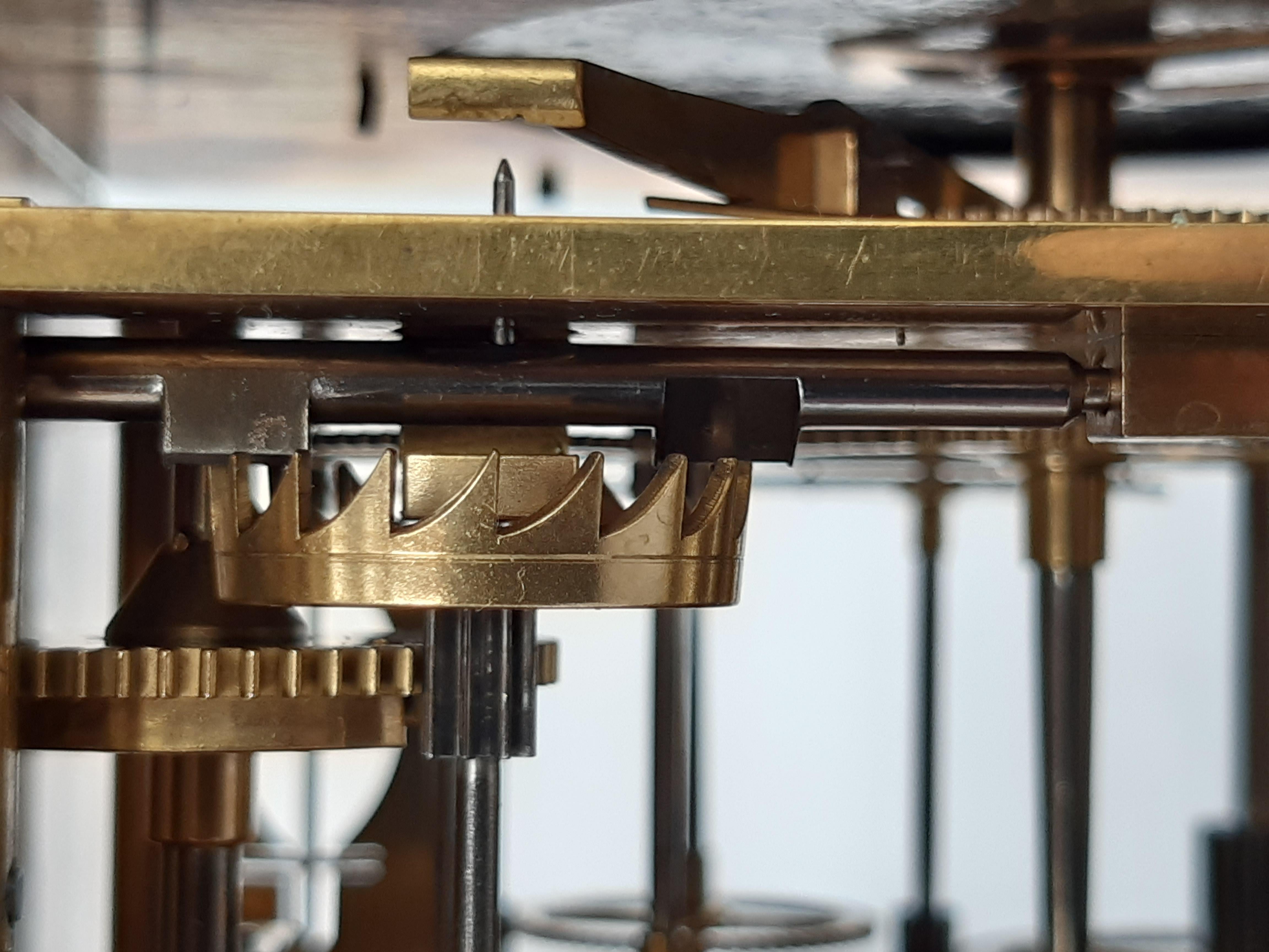 Reiseuhr Capucine Frankreich um 1800, Messinggehäuse, Schlagwerk und Weckerfunk For Sale 2