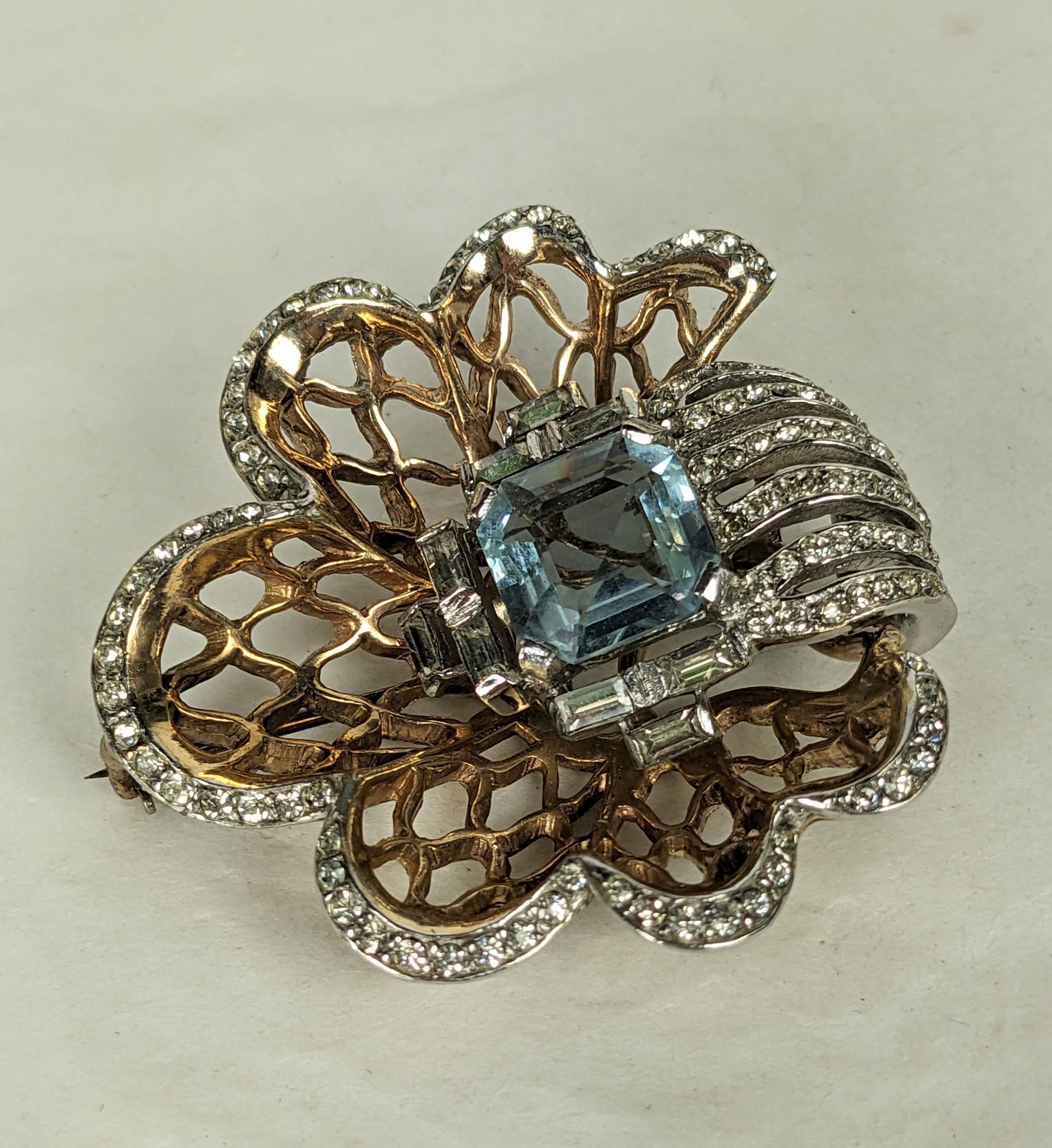 Reja Retro Fretwork Shell Brooch In Good Condition For Sale In New York, NY