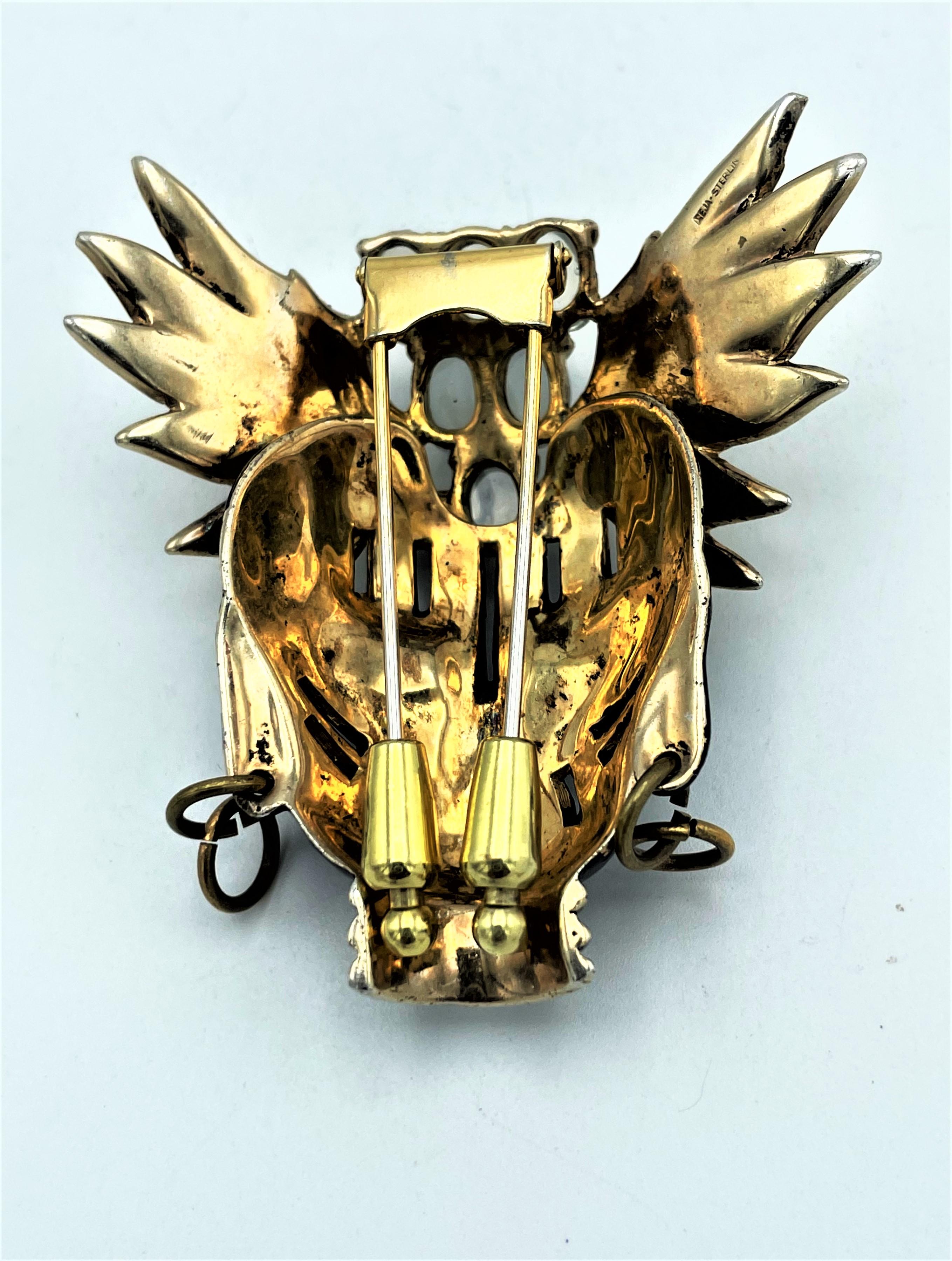 Modern  Reja 'Ubangi' pin brooch in the shap of a women face, gold plated sterling  For Sale