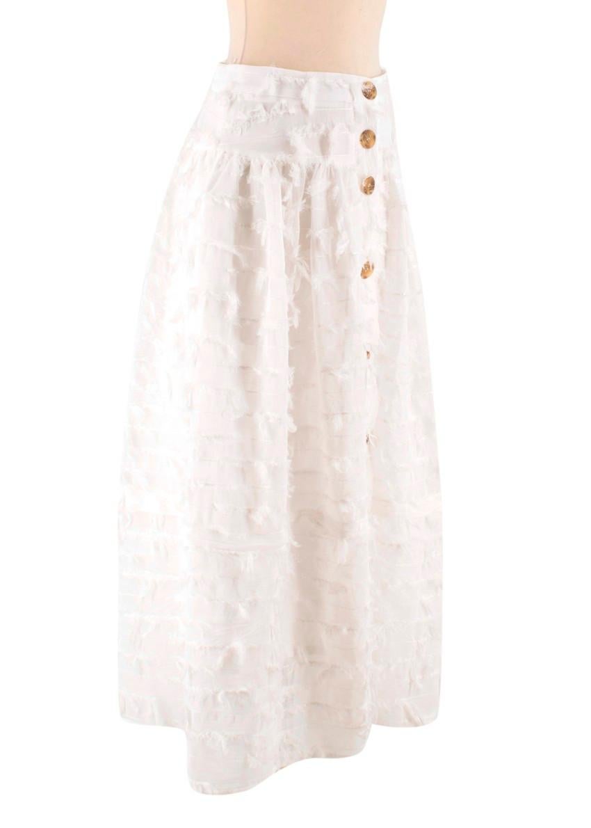 Rejina Pyo feather-effect button-down skirt 

-White raw-hem maxi skirt
-Fringed feather-effect detailing 
-Brown button detailing
-Back zip closure
-Pleating around the waistband

Please note, these items are pre-owned and may show signs of being