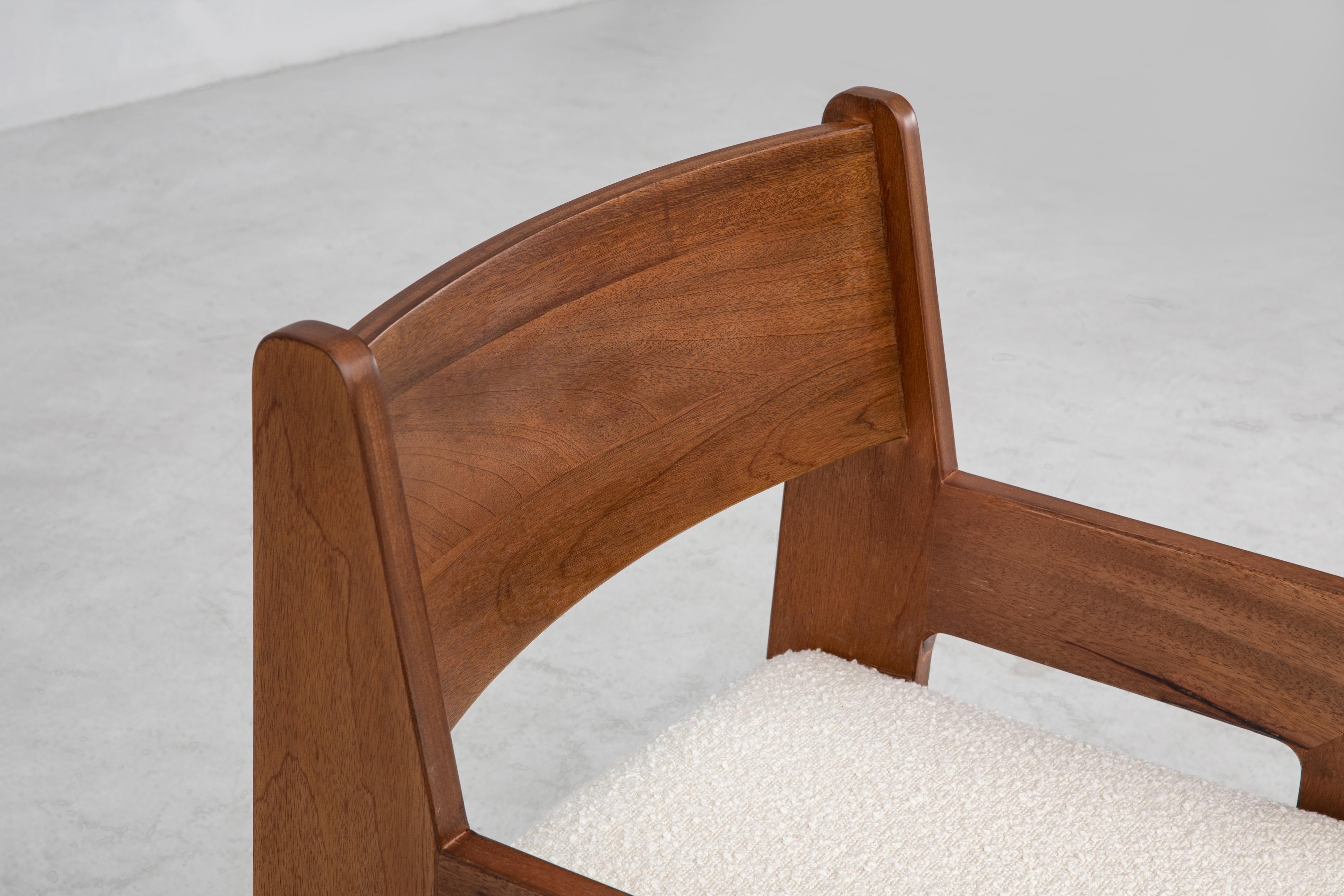 Reka Sessel, Minimalistischer Esszimmerstuhl aus Samt und Holz in Bernstein/Creme Bouclé im Angebot 1