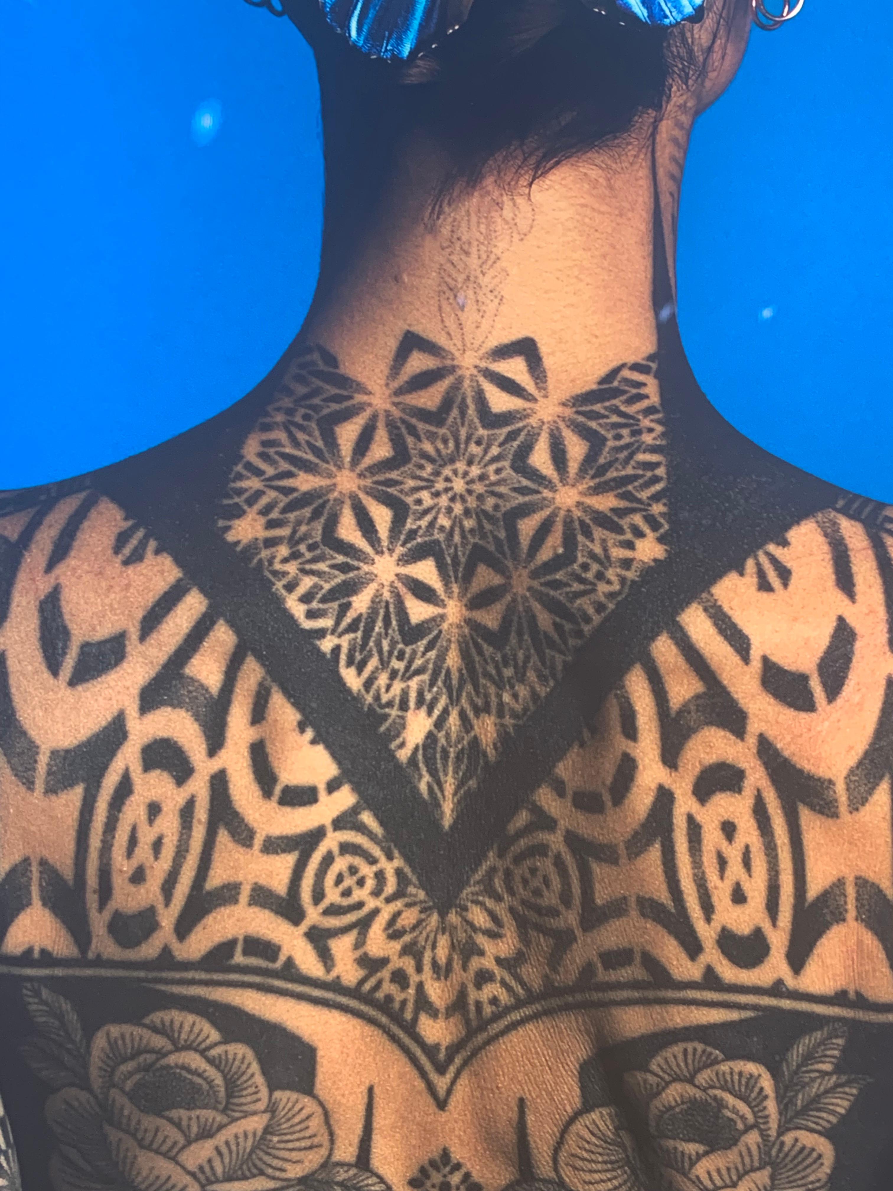 Indigo (Blau), Color Photograph, von Reka Nyari
