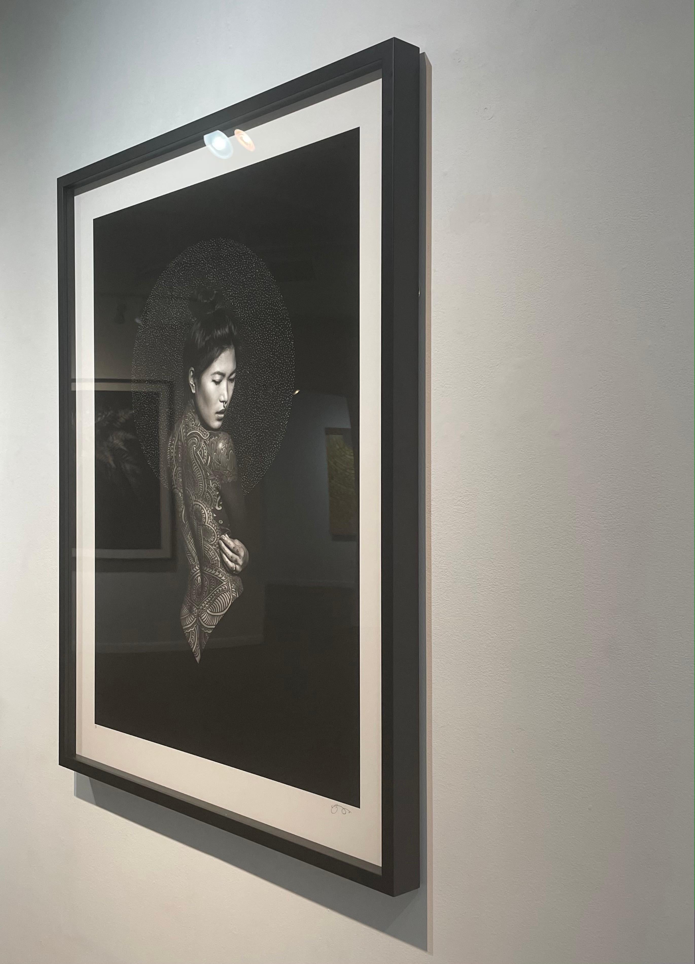 LUNE DE SANG - Photograph Contemporaneo di Reka Nyari