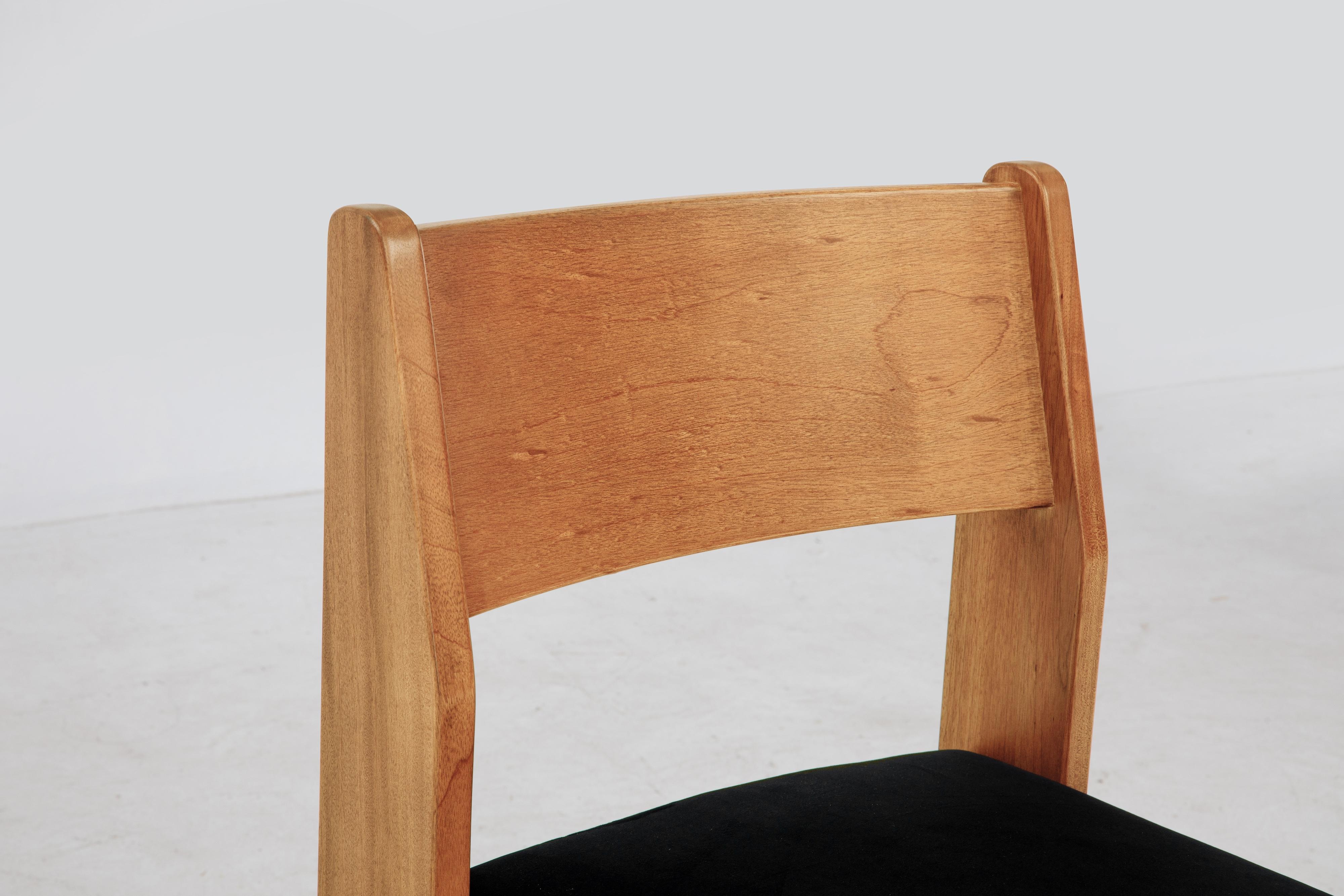 Contemporary Reka Side Chair, Minimalist Velvet and Wood Dining Chair in Clay/Black For Sale