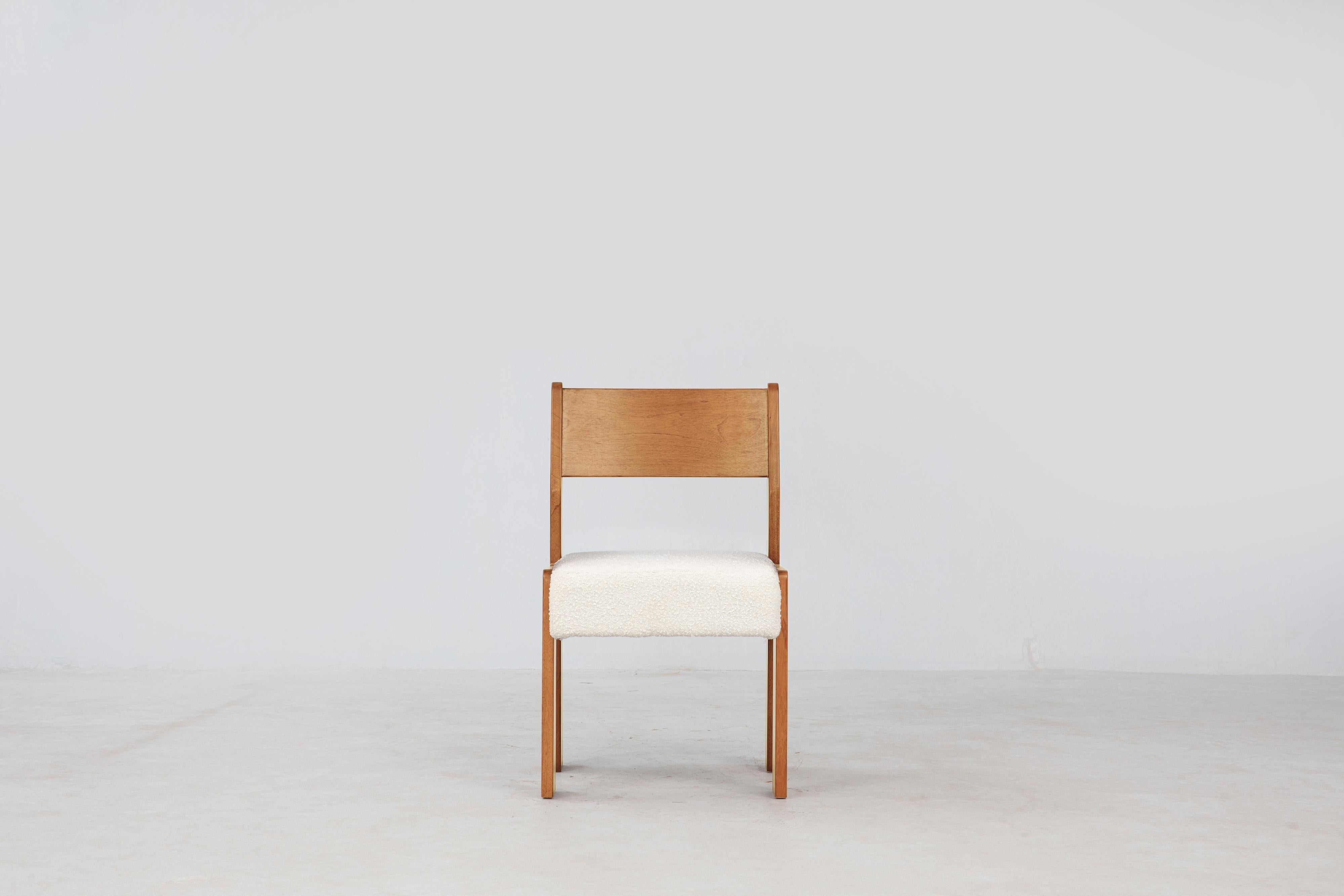 Sedia laterale Reka, sedia da pranzo minimalista in velluto e Wood in bouclé cacao/crema in vendita 3