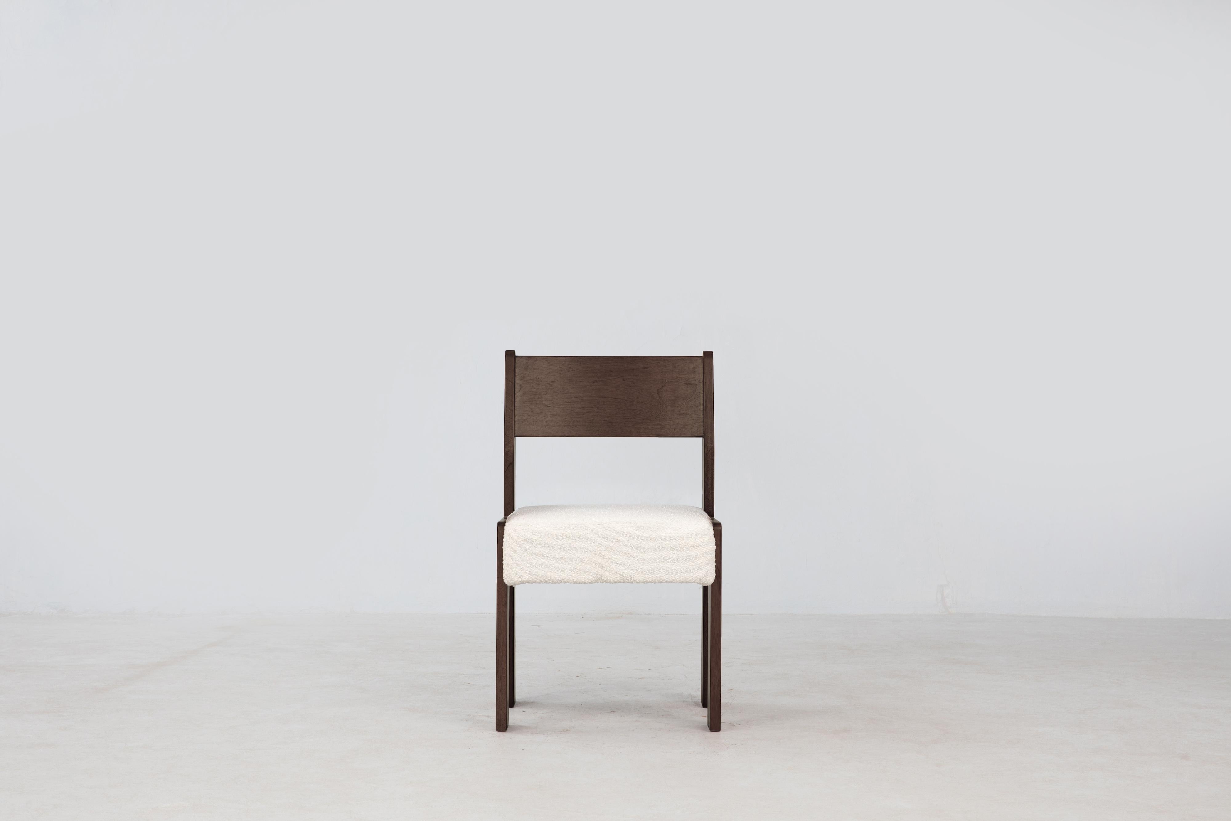 The Reka Side Chair spotlights contrasting width. In designing the chair, we played with wide and narrow, thick and thin: the legs are wide and flat along one axis, thin along the other, while the seat cushion was elongated and fattened vertically.