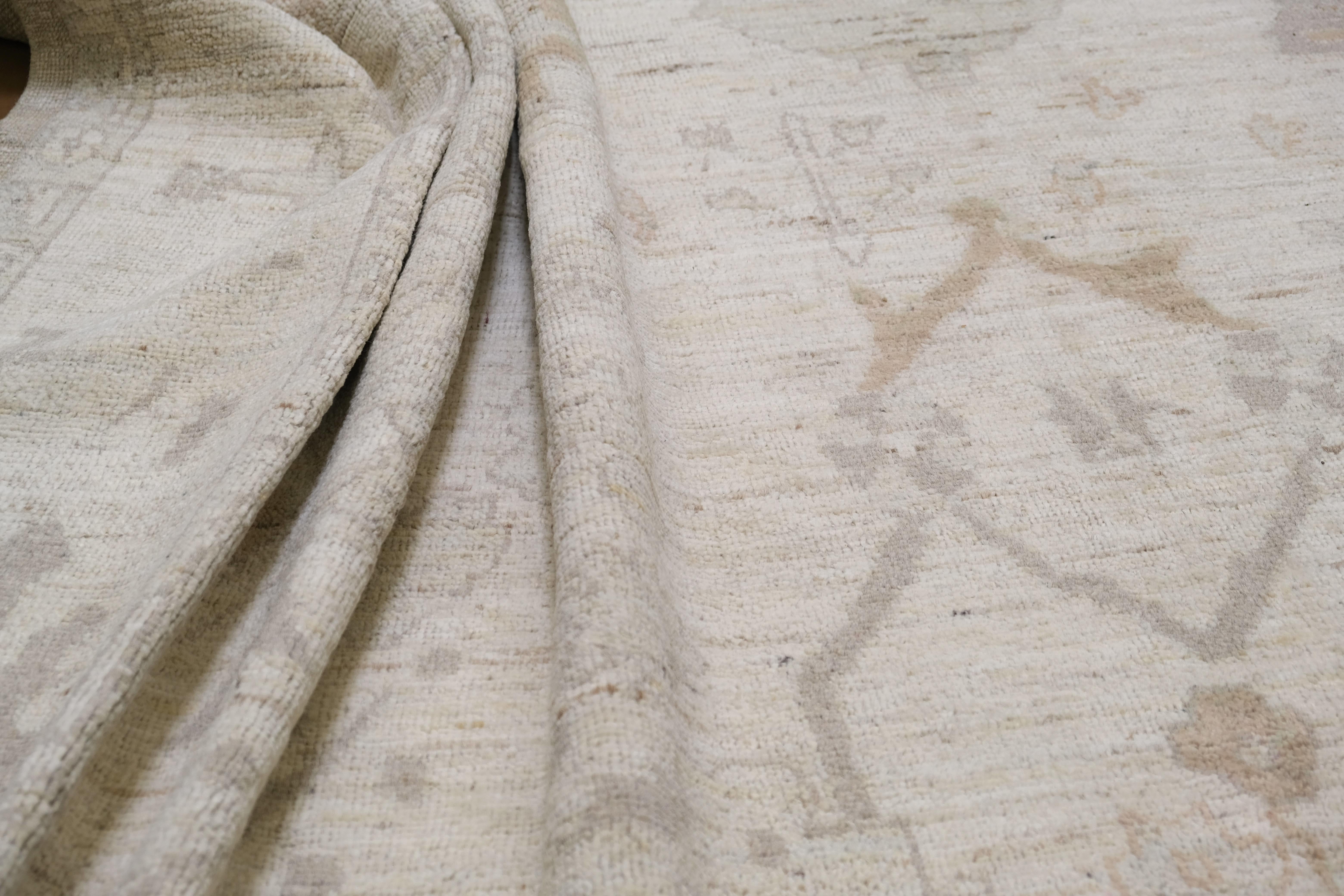 Tapis unique en laine d'Oushak à motif décontracté 10'2''x14'3'' Neuf - En vente à Torrance, CA