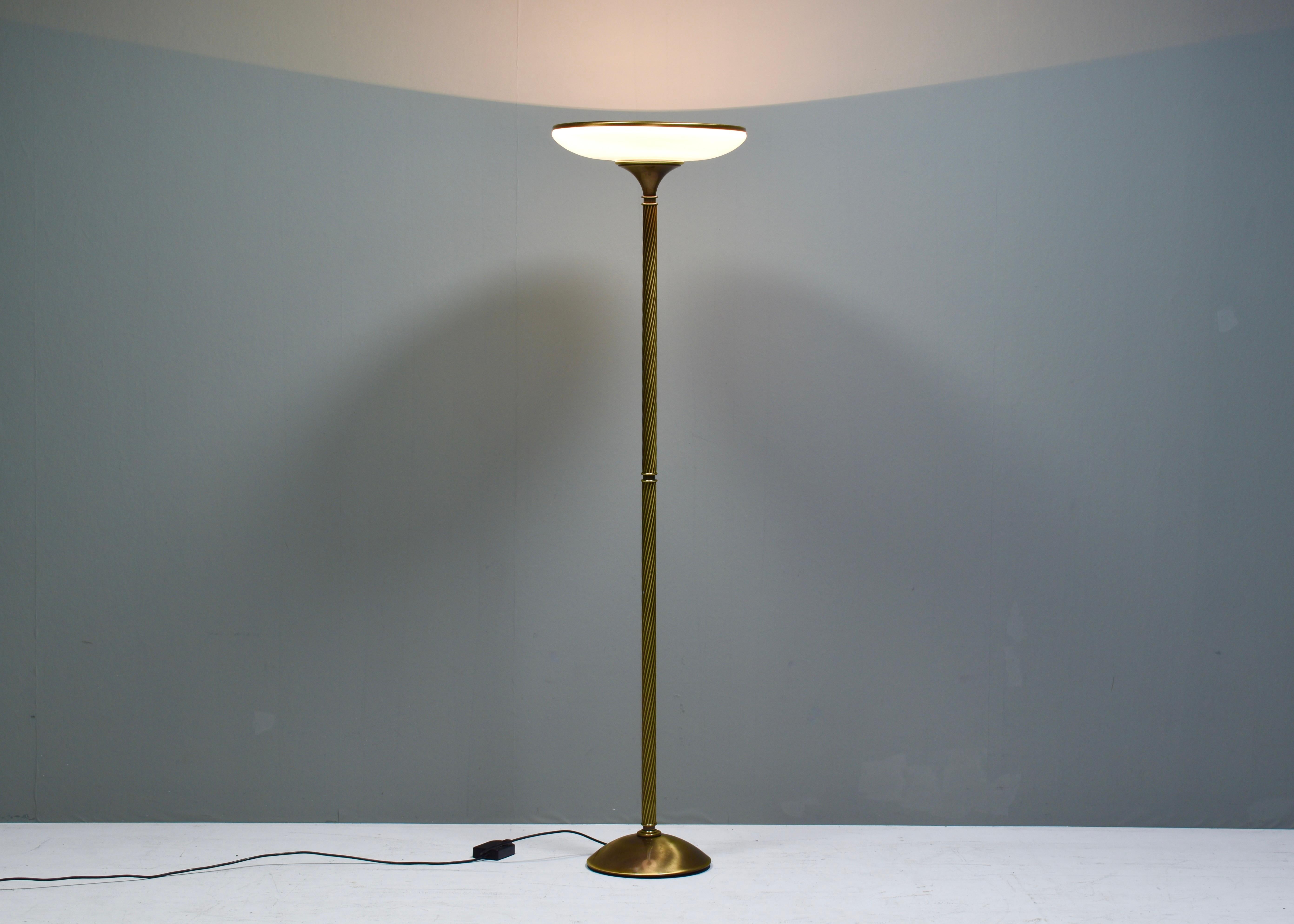 Elegant RELCO MILANO turned brass and opaline glass floor lamp - circa 1970.
Designer: Unknown
Manufacturer: Relco Milano
Country: Italy
Model: Floor lamp
Design period: circa 1980
Date of manufacturing: circa 1980
Size: 45ø x 175 cm.
Material: