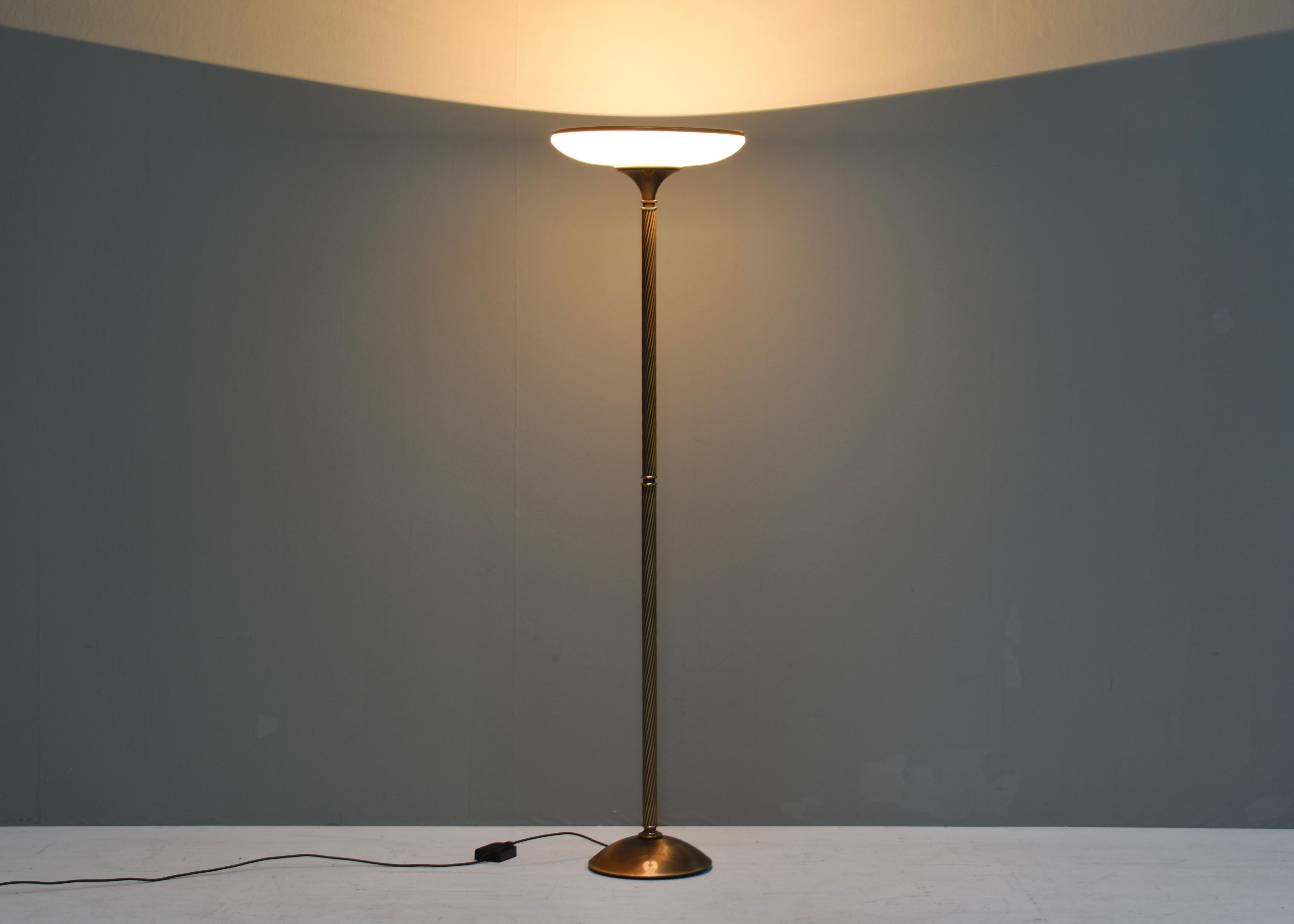 Mid-Century Modern Relco Milano Turned Brass and Opaline Glass Floor Lamp, Italy - circa 1970 For Sale