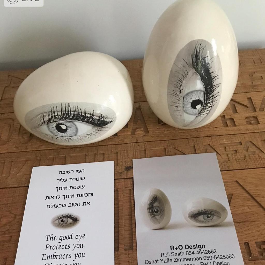 Good eye  Easter egg sculpture, Pair of 2 eggs. One standing and one lying down For Sale 2