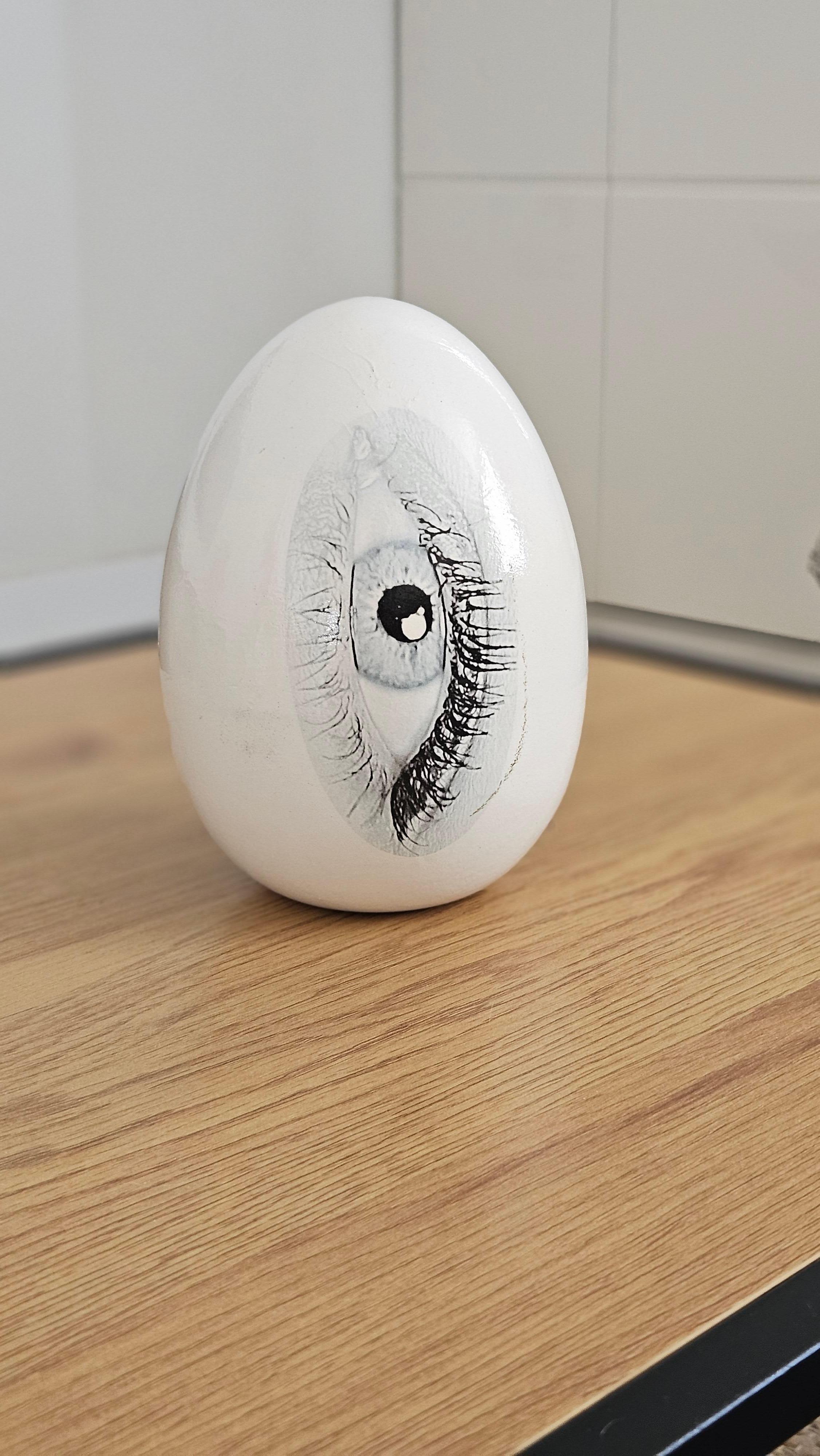 Good eye sculpture, Pair of 2 . One standing and one lying down For Sale 2