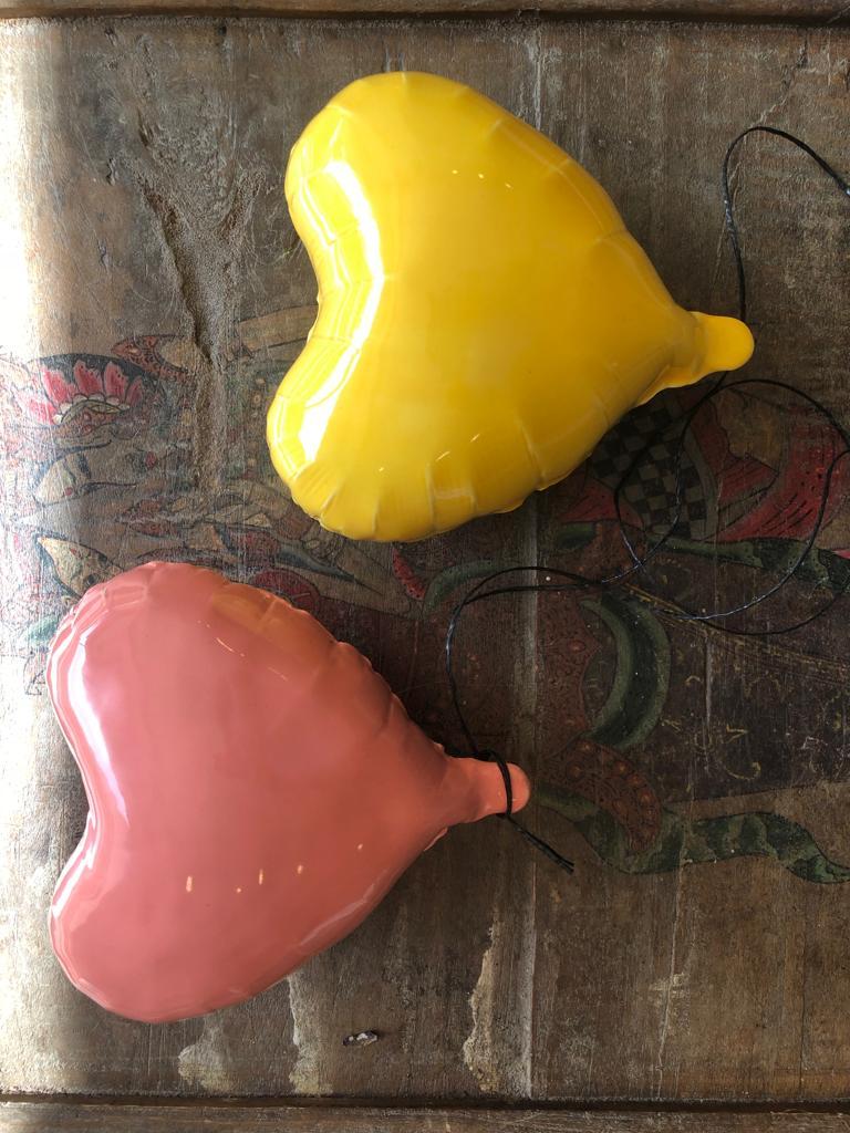 Good Eye glossy ceramic heart balloon sculpture handmade for wall installation For Sale 3