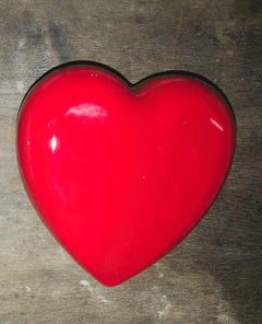 Scultura di cuore in ceramica rossa
