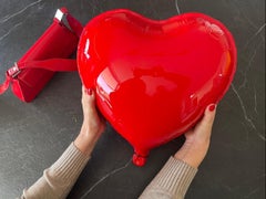 Sculpture en céramique brillante avec ballon en forme de coeur, art mural contemporain rose