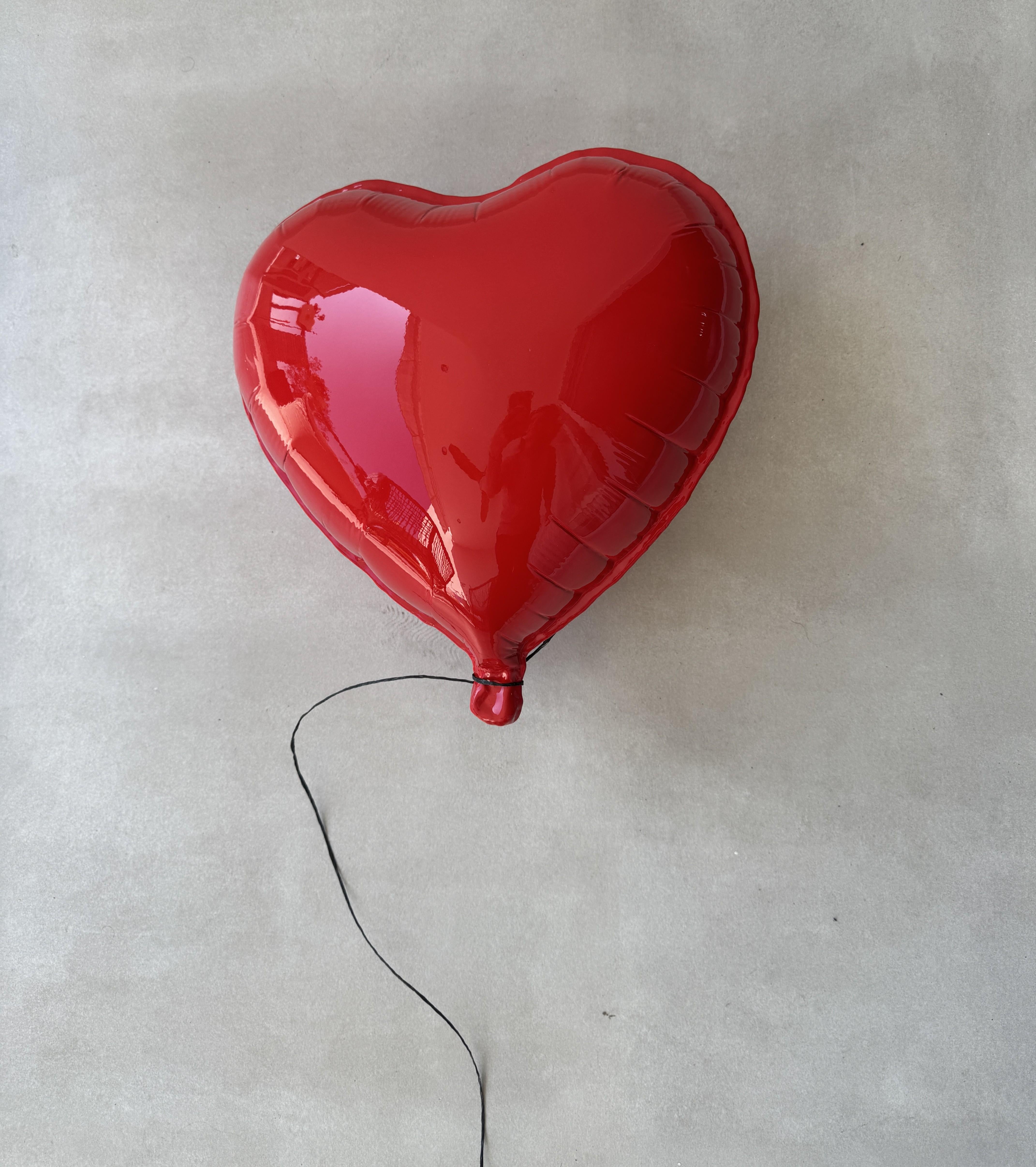 Escultura de cerámica brillante Corazón de globo, Pop Art arte de pared contemporáneo rosa en venta 1