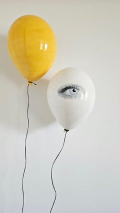 Juego de 2 esculturas de globos de arcilla cerámica con colores vivos esmaltados. personalizables