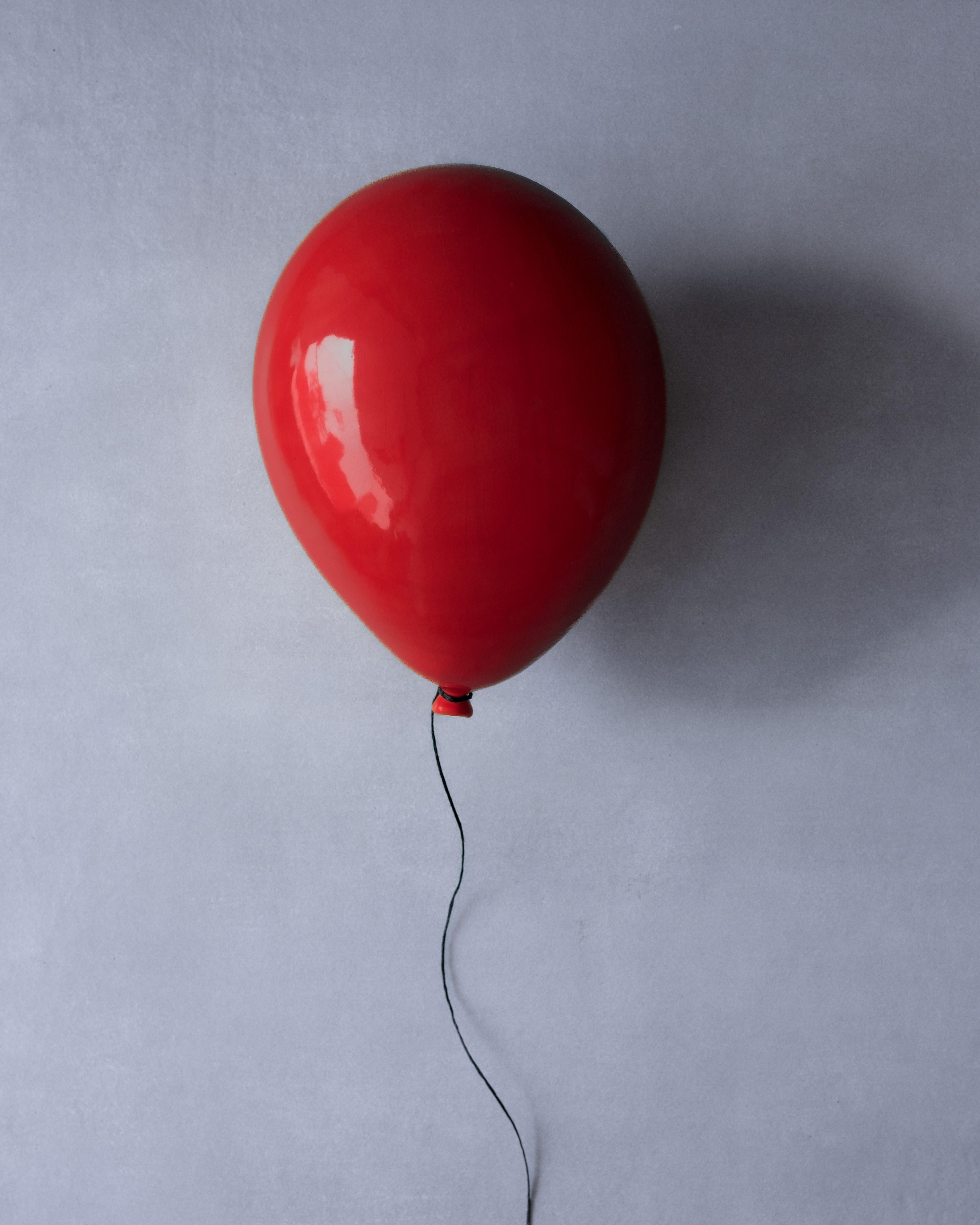 Set of 2 glossy ceramic balloons. 2 Colors: Red & yellow. For Sale 1