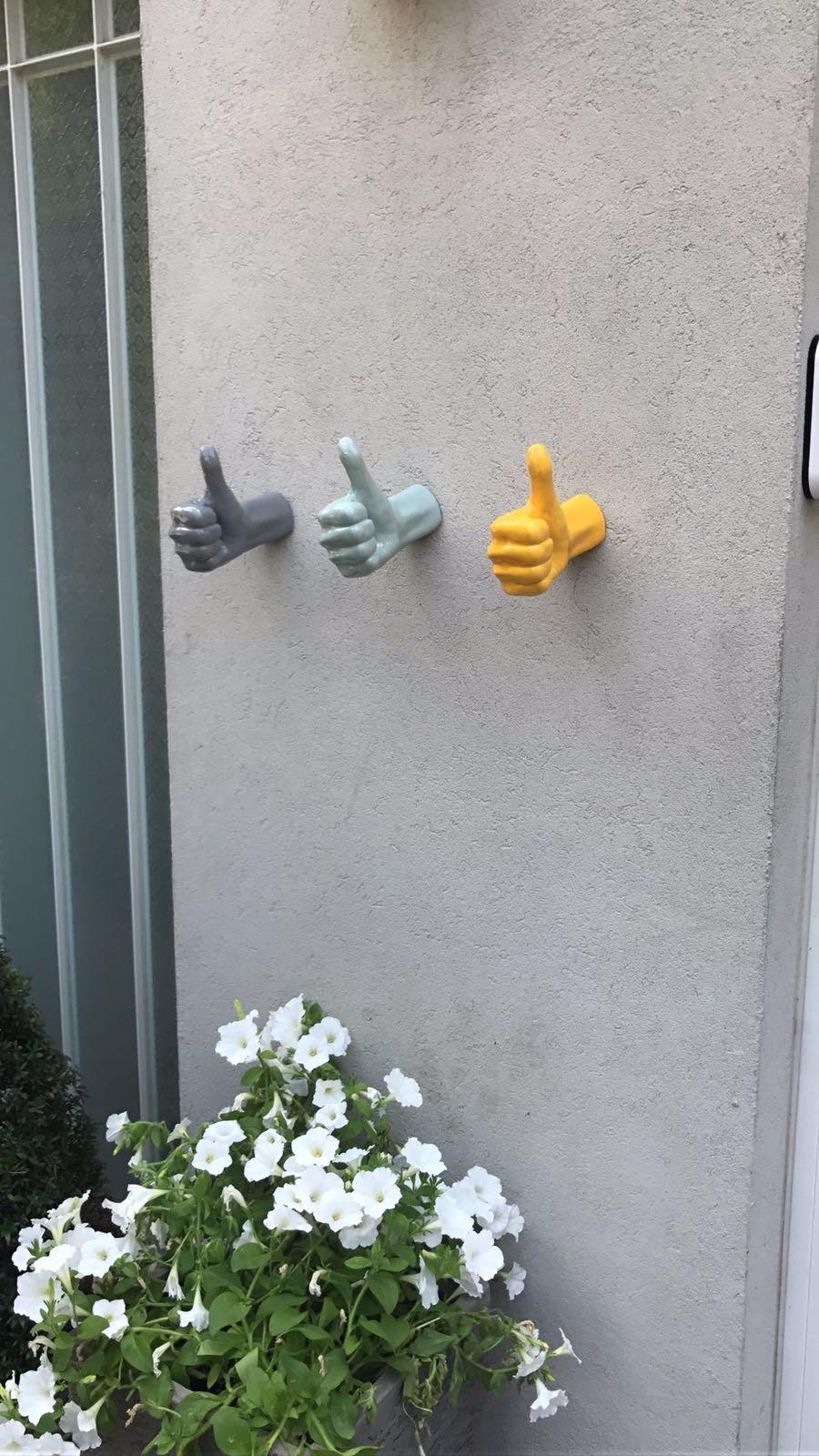 Up&Up en céramique jaune pour mur ou plafond en vente 1