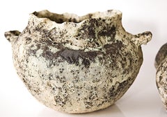 Reliefs Vase mit breiter Öffnung und Griffen