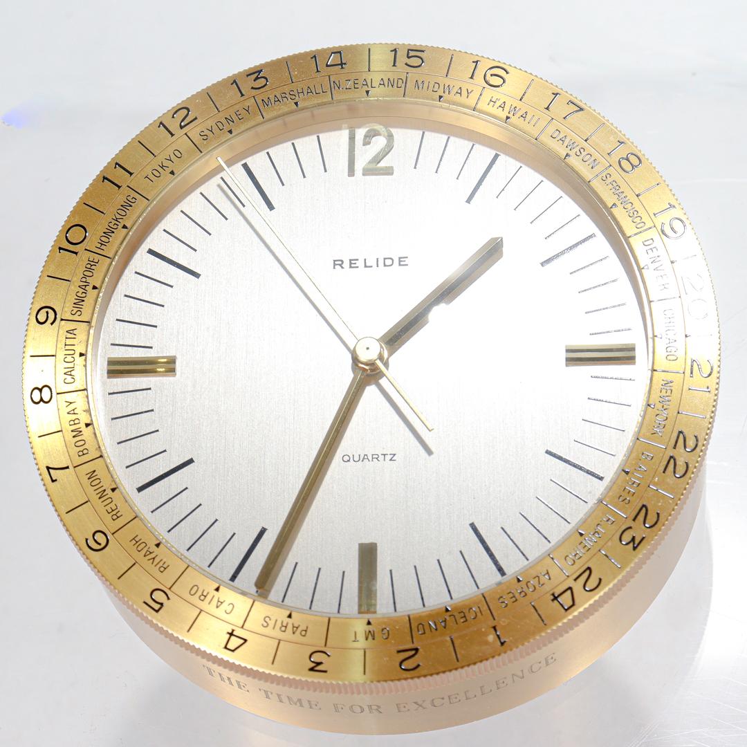 Mid-Century Modern Relide Horloge mondiale à quartz de bureau en laiton The Modernity en vente