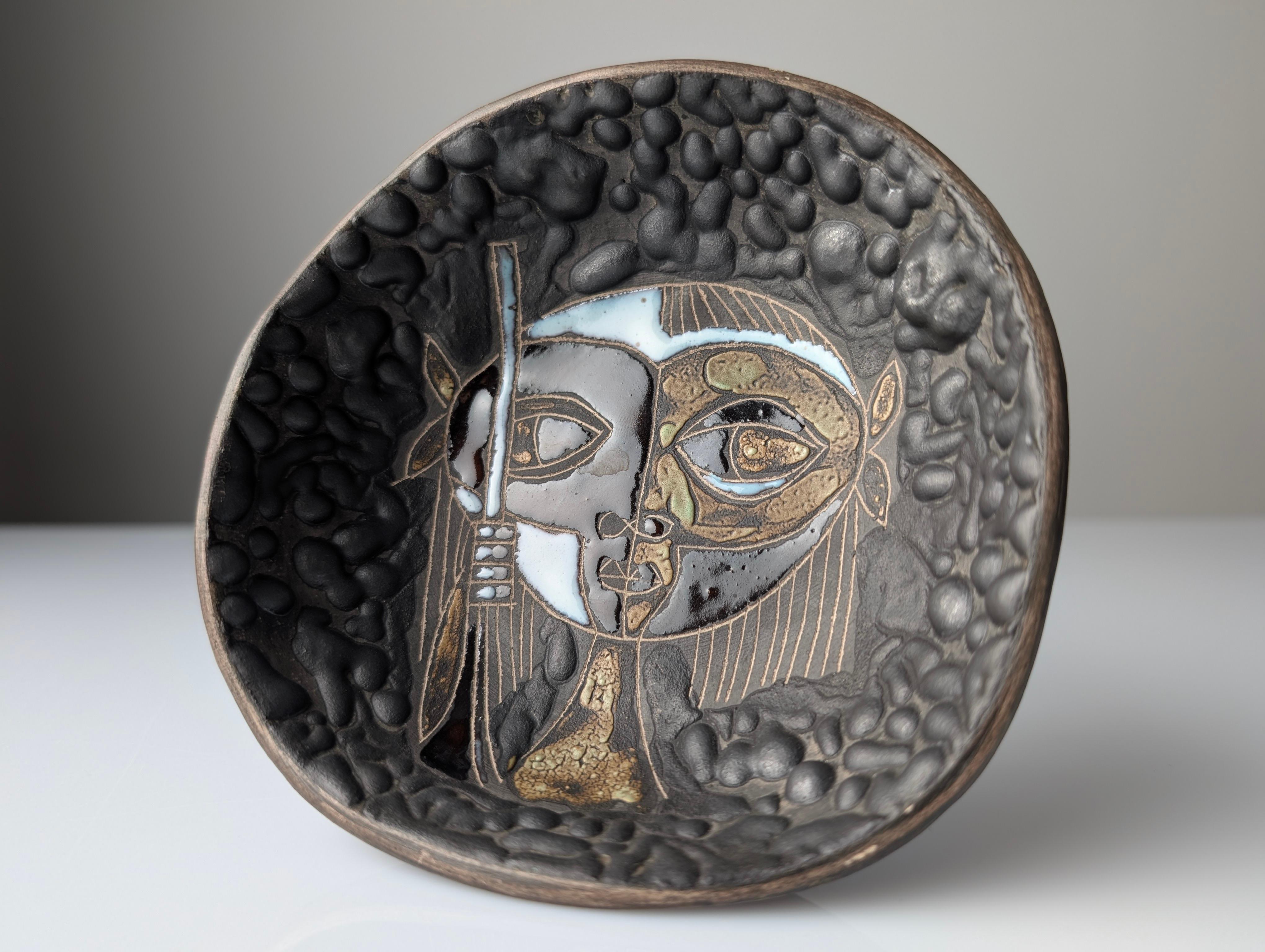 Mid-20th Century Relief Ceramic Bowl by Marcello Fantoni, 1950s For Sale