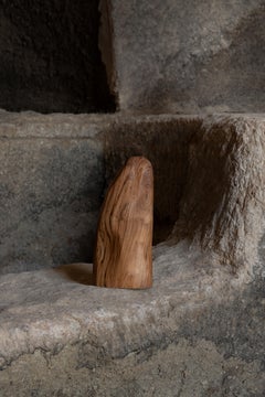 Vase en châtaignier en relief 03 par Alice Lahana Studio