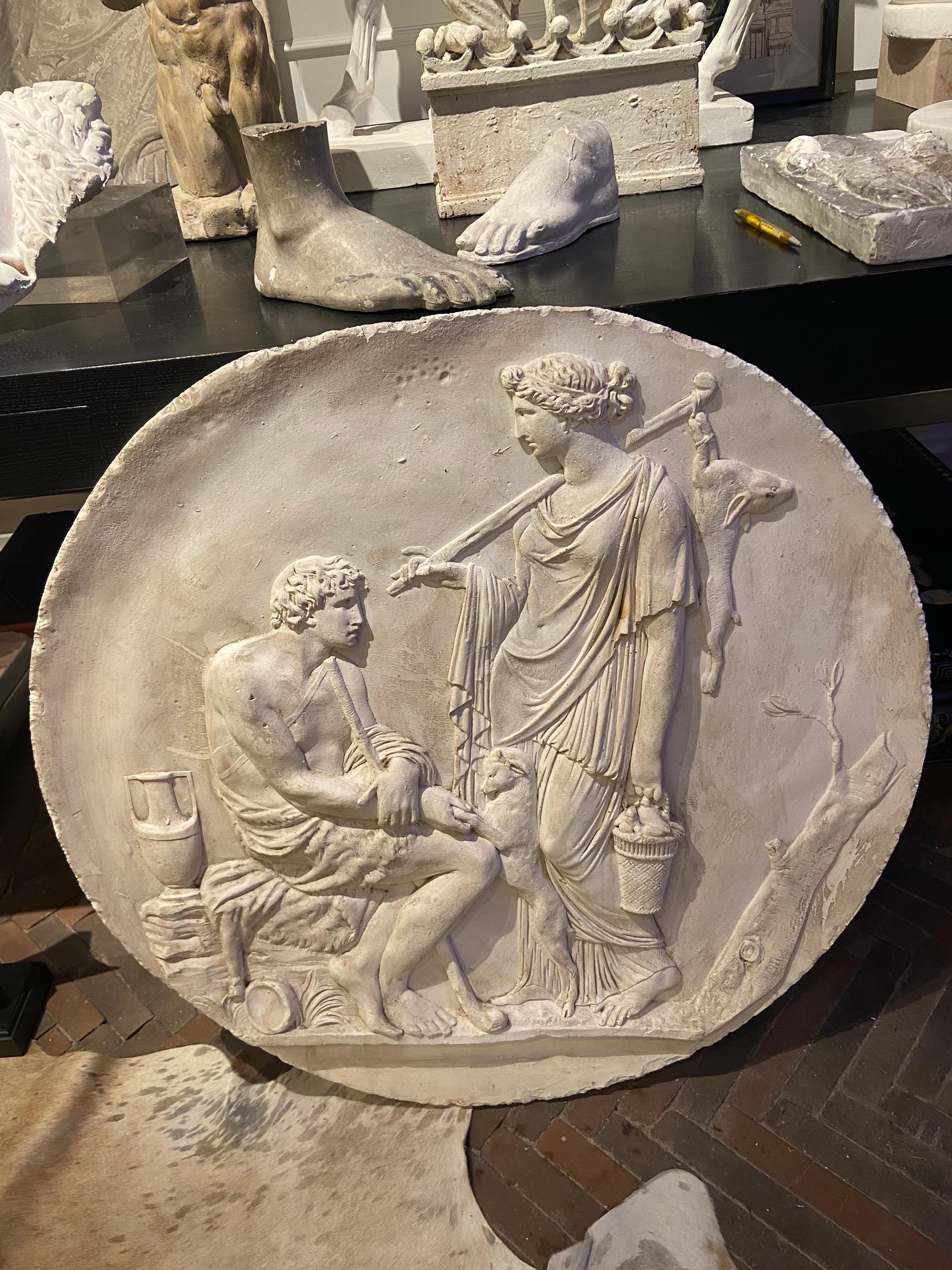 Fait main Médaillon en relief en plâtre en vente